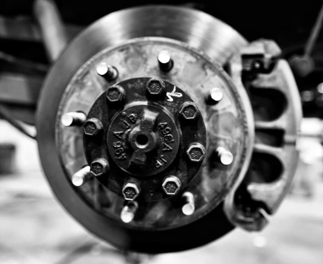 ニッキー・シックスさんのインスタグラム写真 - (ニッキー・シックスInstagram)「The old girl got some new shoes today. #DocumentYourLife @leicacamerausa Q2 #Monochrom  #Dodge #Wyoming」12月11日 8時40分 - nikkisixxpixx