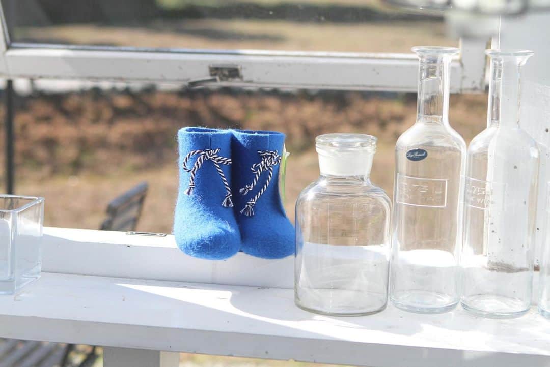 Lahtiset（ラハティセット）さんのインスタグラム写真 - (Lahtiset（ラハティセット）Instagram)「ラハティセット・baby boots@ドロフィーズ これからの季節赤ちゃんの足も寒いのです。 出産のお祝いなどに如何ですか。  http://www.lahtisetjp.net/   #北欧 #lahtiset #フェルト #ルームシューズ　#北欧雑貨 #フィンランド #ヤムサ #ファッション #Aki #jonas #ハンドメイド  #天然ウール #温もり #お家生活 #田舎暮らし ＃楽園 #北欧ライフスタイル #秋 #森 #旅行 #グランピング #リゾート #100年 ＃匠の技 #お洒落な人と繋がりたい #ドロフィーズ #出産祝い」12月11日 8時53分 - lahtiset_japan