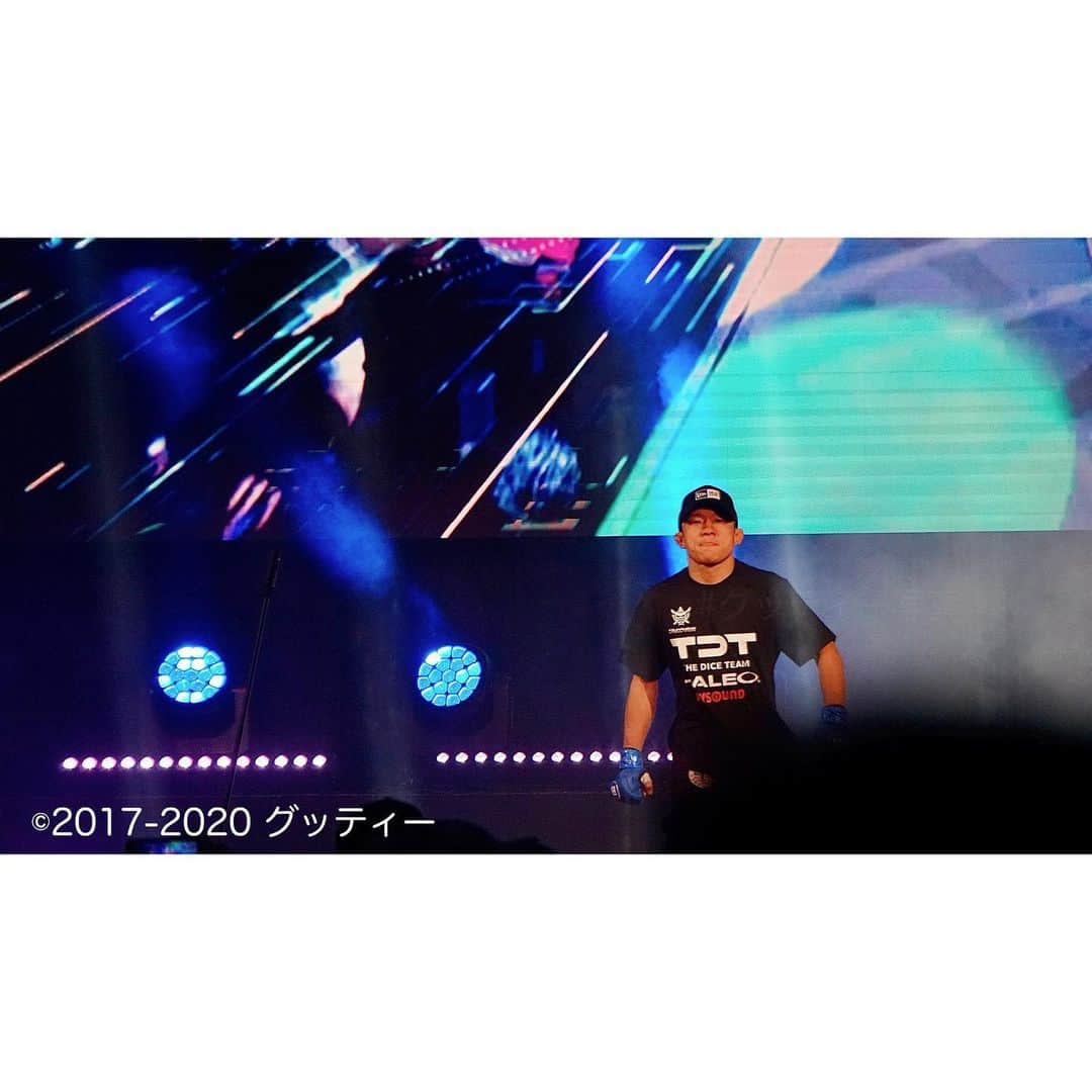 のインスタグラム：「ㅤ ㅤ ◎堀口恭司選手RIZIN振り返り(番外編) ㅤ ■Bellator 1戦目：2019.6.14　Bellator 222 ㅤ Bellator世界バンタム級タイトルマッチ vs ダリオン・コールドウェル 選手 ○　5分5R終了 判定3-0 ㅤ ☆史上初2団体王者に！！ ㅤ #堀口恭司 (@kyoji1012 )選手 #BELLATORMMA #RIZIN #ATT #グッティー写真 で振り返る」