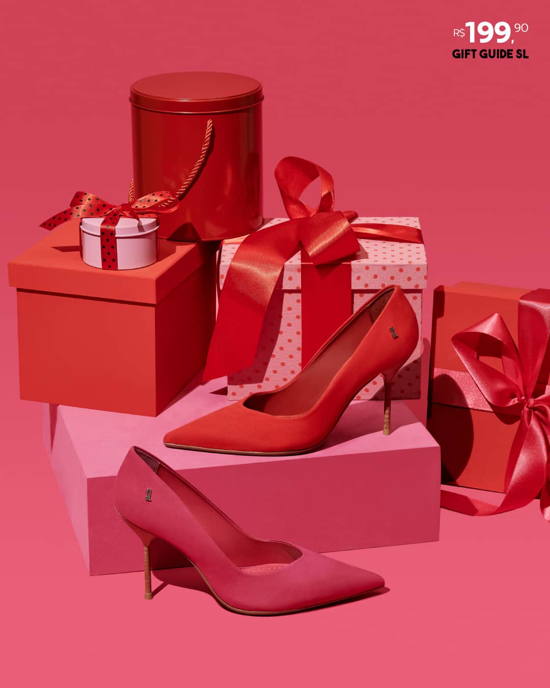 Santa Lollaのインスタグラム：「Um modelo clássico presente em nossas coleções desde o início da marca, o scarpin bico fino é tão confortável que nem parece ter salto. Qual a sua cor favorita? [ R$199,90 cada ] #santalollaverao21 #giftguideSL #scarpin #highheels #red #pink」