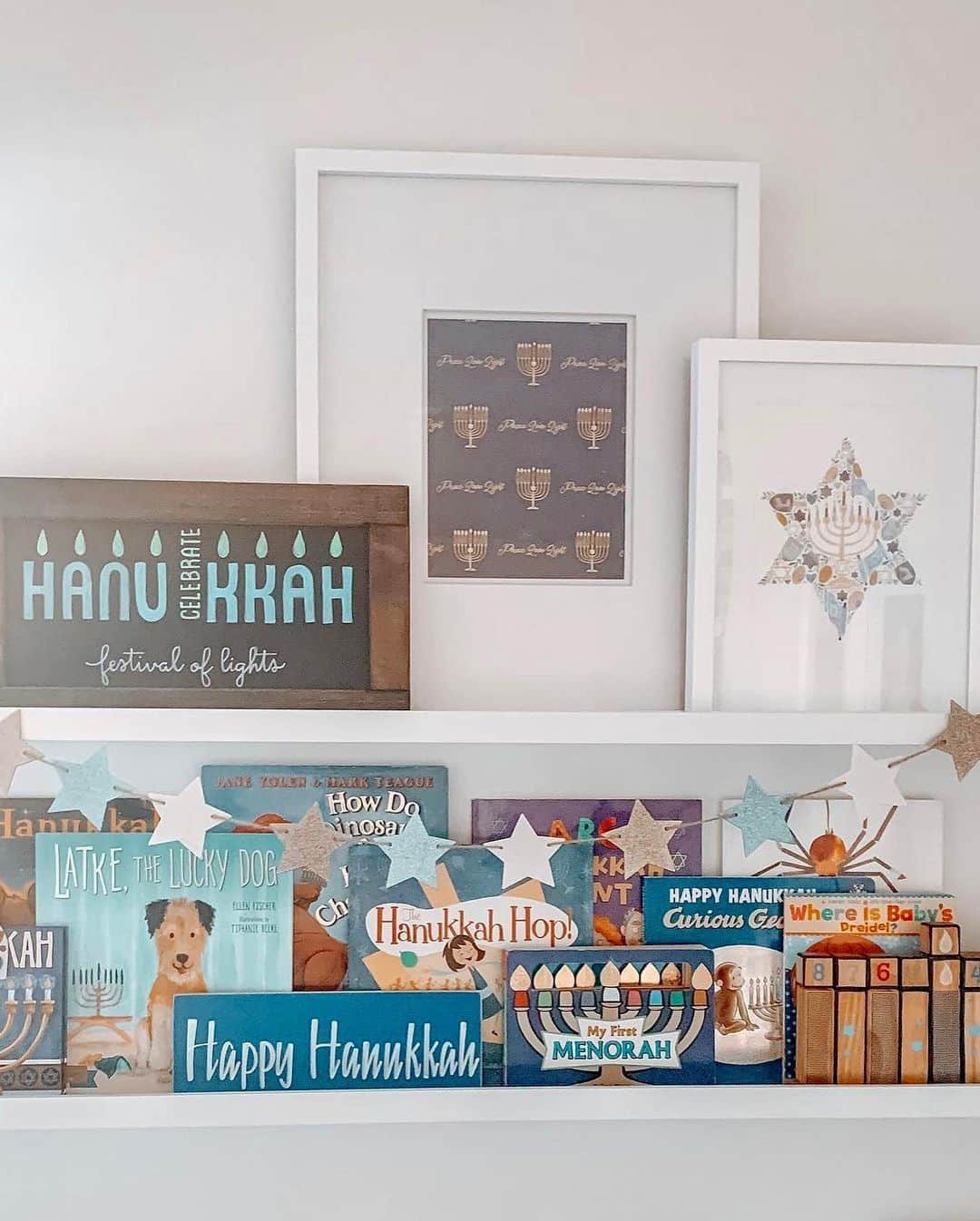 HomeGoodsさんのインスタグラム写真 - (HomeGoodsInstagram)「Happy Hanukkah! Wishing you eight nights filled with love, laughter, and light 💙🤍 (📸: @thejenningsmama, @myjewishmommylife, @house_of_goldies)」12月11日 8時57分 - homegoods