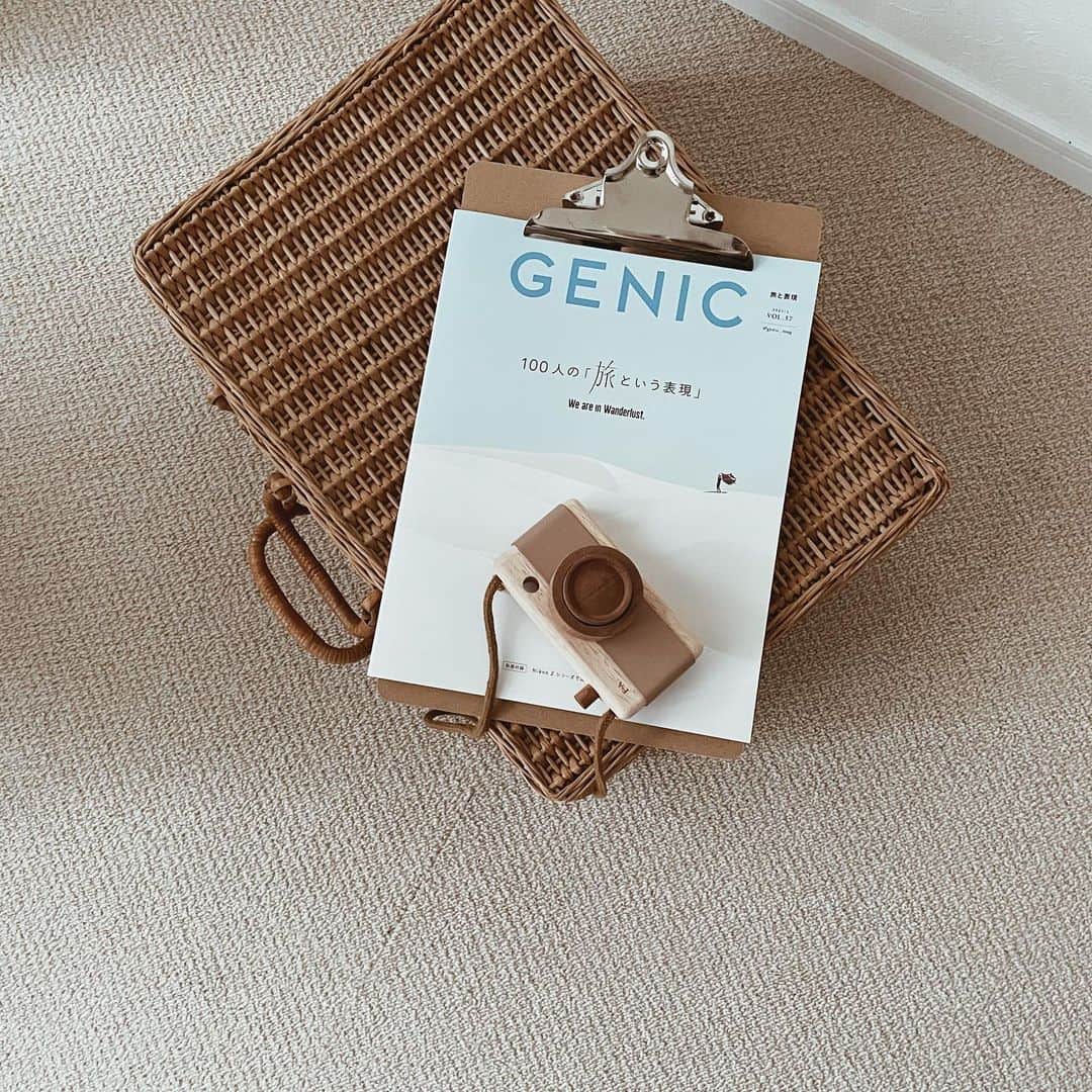 yuiのインスタグラム：「GENIC. おしゃれなライフスタイルマガジンに、私も旅人のひとりとして、少ーしだけ載せていただきました🧳  娘がまだ赤ちゃんのうちに(できれば歩き出す前に...)海外旅行するのが夢だったけど、こんな世の中になってしまって本当に残念。。 👶🏻の海外デビューはいつになるかな。いつかの楽しみに取っておこうね◎ 見せてあげたい景色がいっぱいあるよ◎」