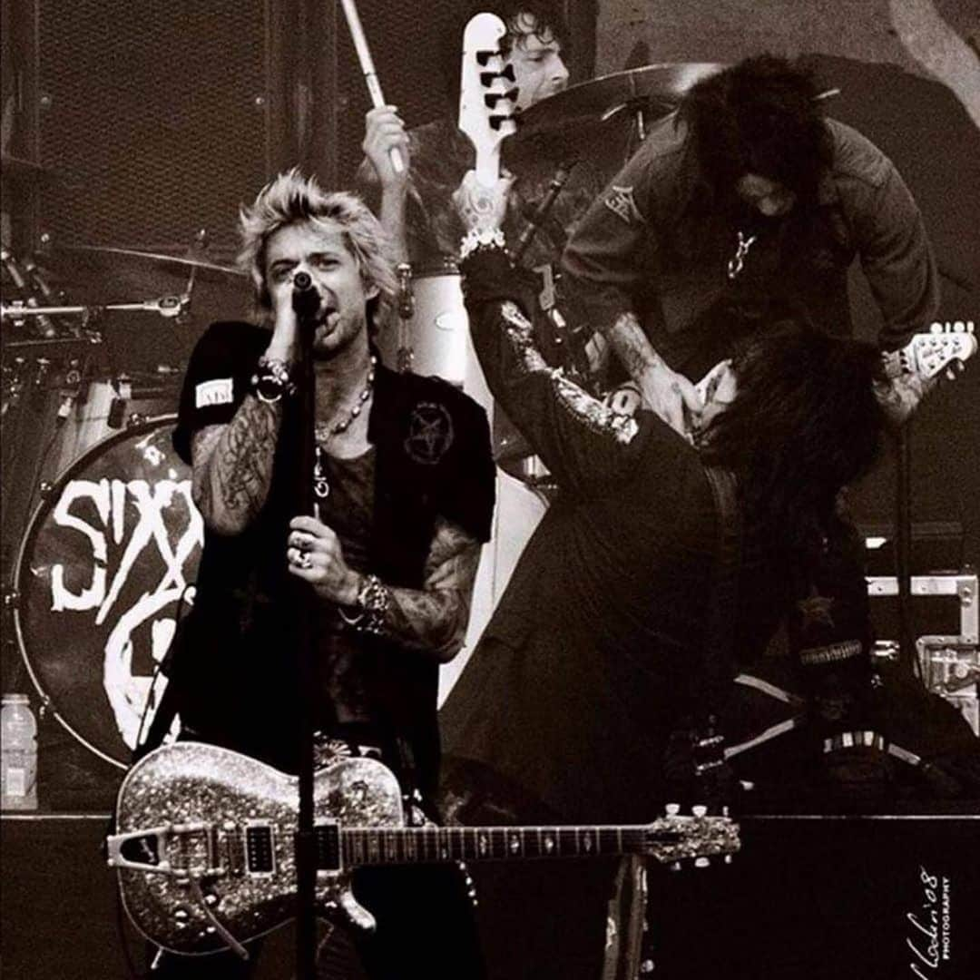 SIXX:A.M.のインスタグラム：「SIXX:AM..❤🔥🤩 . . . . #rock #rocknroll #sixxam」