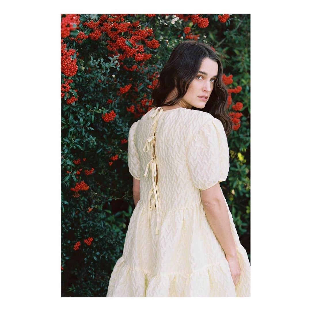 ケイト・ハリソンのインスタグラム：「@tidalmag 🍒 @heathergildroy」