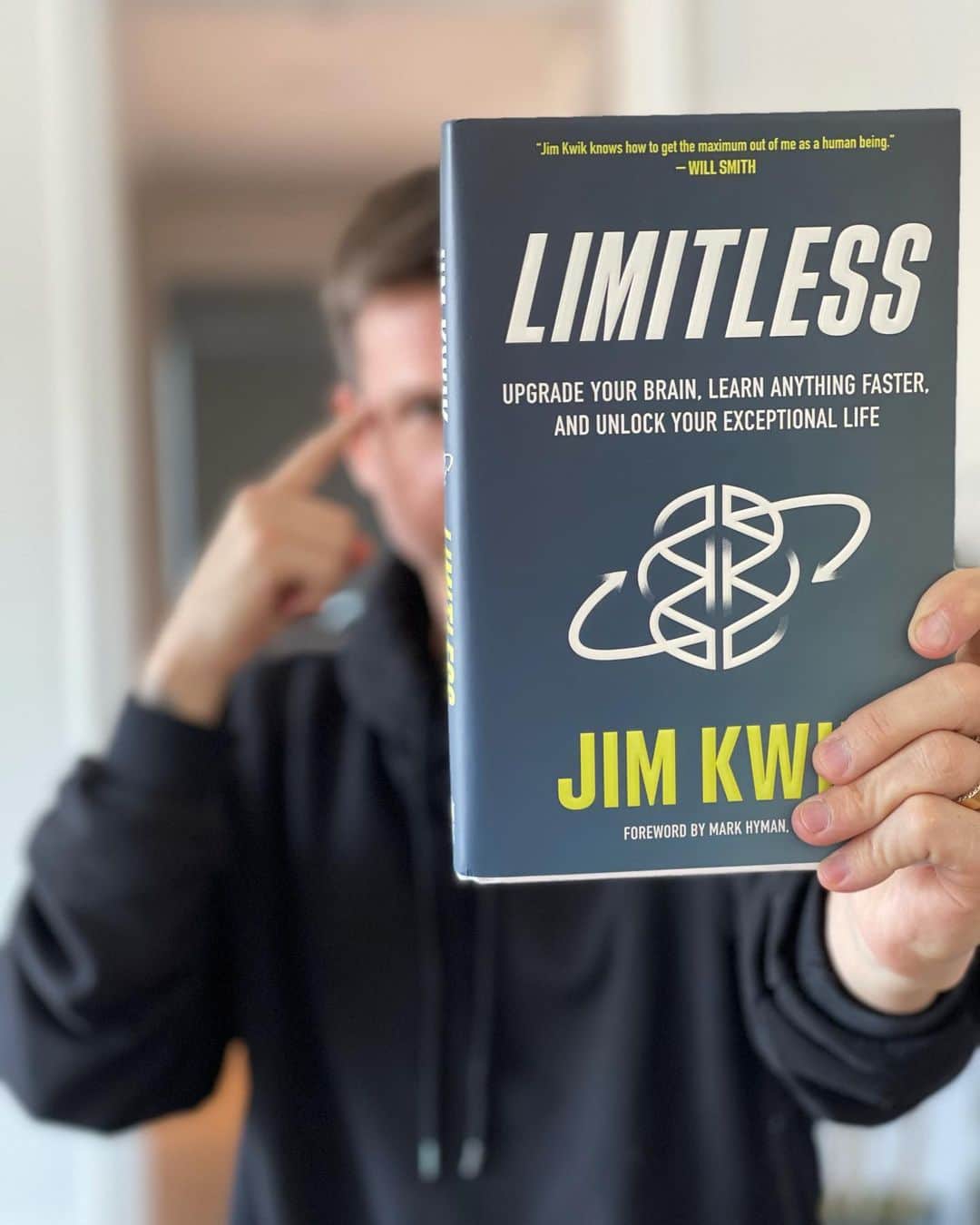 ロブ・ディアデックさんのインスタグラム写真 - (ロブ・ディアデックInstagram)「If you @get_mindright before you read Limitless by @jimkwik, you will basically turn into a super hero! This book lays out how much infinite potential you have when you know how to use your brain. Thank you Jim for this amazing book and the kind words to both @bryianadyrdek and I.」12月11日 9時28分 - robdyrdek