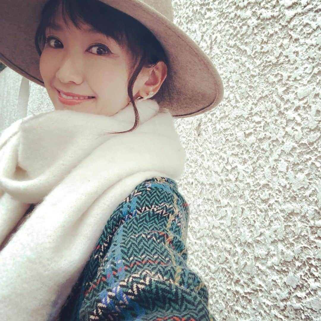 坂木優子さんのインスタグラム写真 - (坂木優子Instagram)「♡ ♡ ♡  #beacheyuko   昨日のわたしより 今日のわたし ♡  進化しつづけたい✨  きょうはこれから  #フェイシャルエステ の 毎月行われる　定例会✨  がんばった自分をたまには 褒めてあげよ〜っと☺︎  これからも新しい扉を  開いていくとおもうと  #wakuwaku する♡  行ってきます♪  #beautiful #mylife#beach #shonan  #tsujido #kamakura #hayama #zushi #chigasaki#cp #cosmetics #kanagawa #faical #エステ #salon #beauty#makeup#loveyourself ♡#5w1h #カウンセリング#lifegoeson」12月11日 9時34分 - beacheyuko