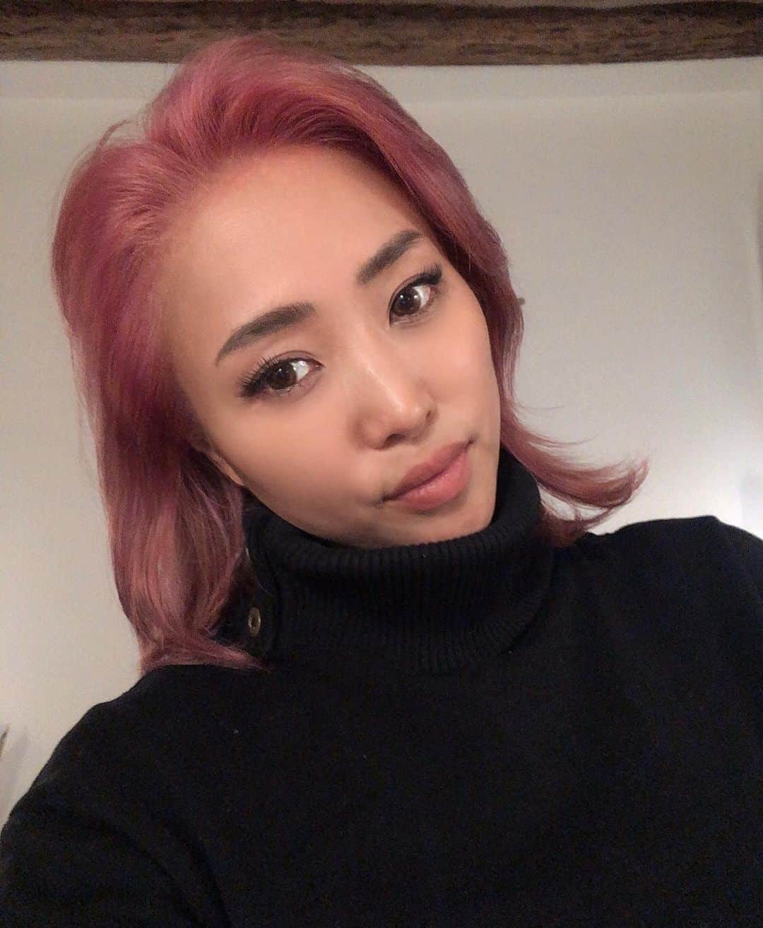 Tigarah e Lauraのインスタグラム：「Did my hair color with the best colorist in Paris! You know I can’t live without her💓 @anhqd @anh.hair」
