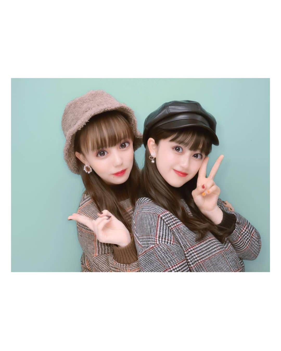 川瀬あやめ（ukka）さんのインスタグラム写真 - (川瀬あやめ（ukka）Instagram)「・﻿ 少し前の話になりますが﻿ 2人で大阪旅行に行ってきました！！！﻿ 結構前から計画していたので行けてよかった😌﻿ マスク 消毒 など対策をしっかりしました🙋🏻‍♀️﻿ (写真の時は外しちゃってます🙇🏻‍♀️)﻿ ﻿ 1日目はカフェへ行ったり﻿ お好み焼きを食べたりしました。﻿ 色違いのお洋服です✌🏻﻿ ﻿ 今日から少しずつ写真投稿していくよ！﻿ ﻿ #大阪旅行#大阪観光#感染症対策#カフェ#お好み焼き#思い出作り#川瀬あやめ#桜井美里#ukka」12月11日 20時30分 - ayame_kawase