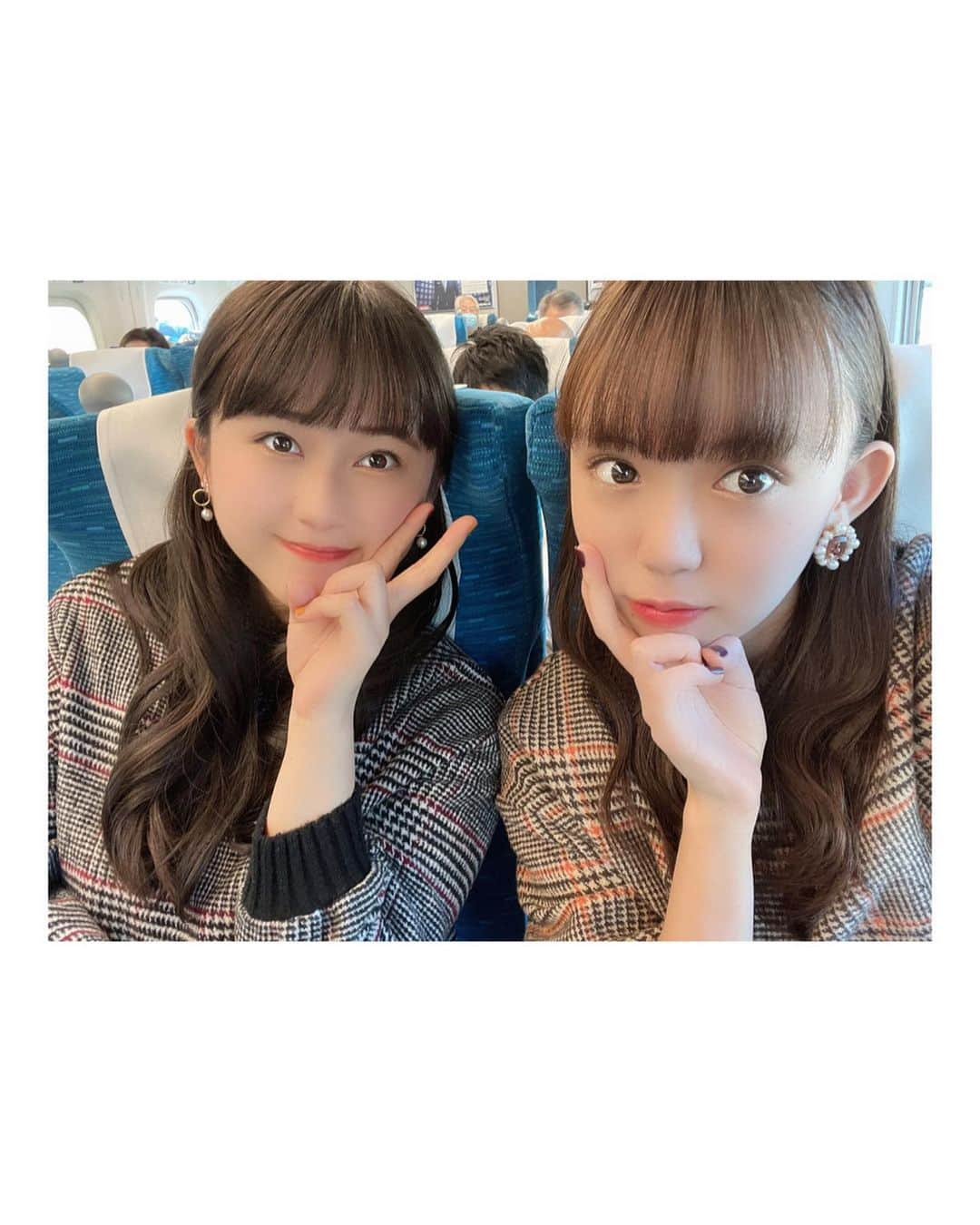 川瀬あやめ（ukka）さんのインスタグラム写真 - (川瀬あやめ（ukka）Instagram)「・﻿ 少し前の話になりますが﻿ 2人で大阪旅行に行ってきました！！！﻿ 結構前から計画していたので行けてよかった😌﻿ マスク 消毒 など対策をしっかりしました🙋🏻‍♀️﻿ (写真の時は外しちゃってます🙇🏻‍♀️)﻿ ﻿ 1日目はカフェへ行ったり﻿ お好み焼きを食べたりしました。﻿ 色違いのお洋服です✌🏻﻿ ﻿ 今日から少しずつ写真投稿していくよ！﻿ ﻿ #大阪旅行#大阪観光#感染症対策#カフェ#お好み焼き#思い出作り#川瀬あやめ#桜井美里#ukka」12月11日 20時30分 - ayame_kawase