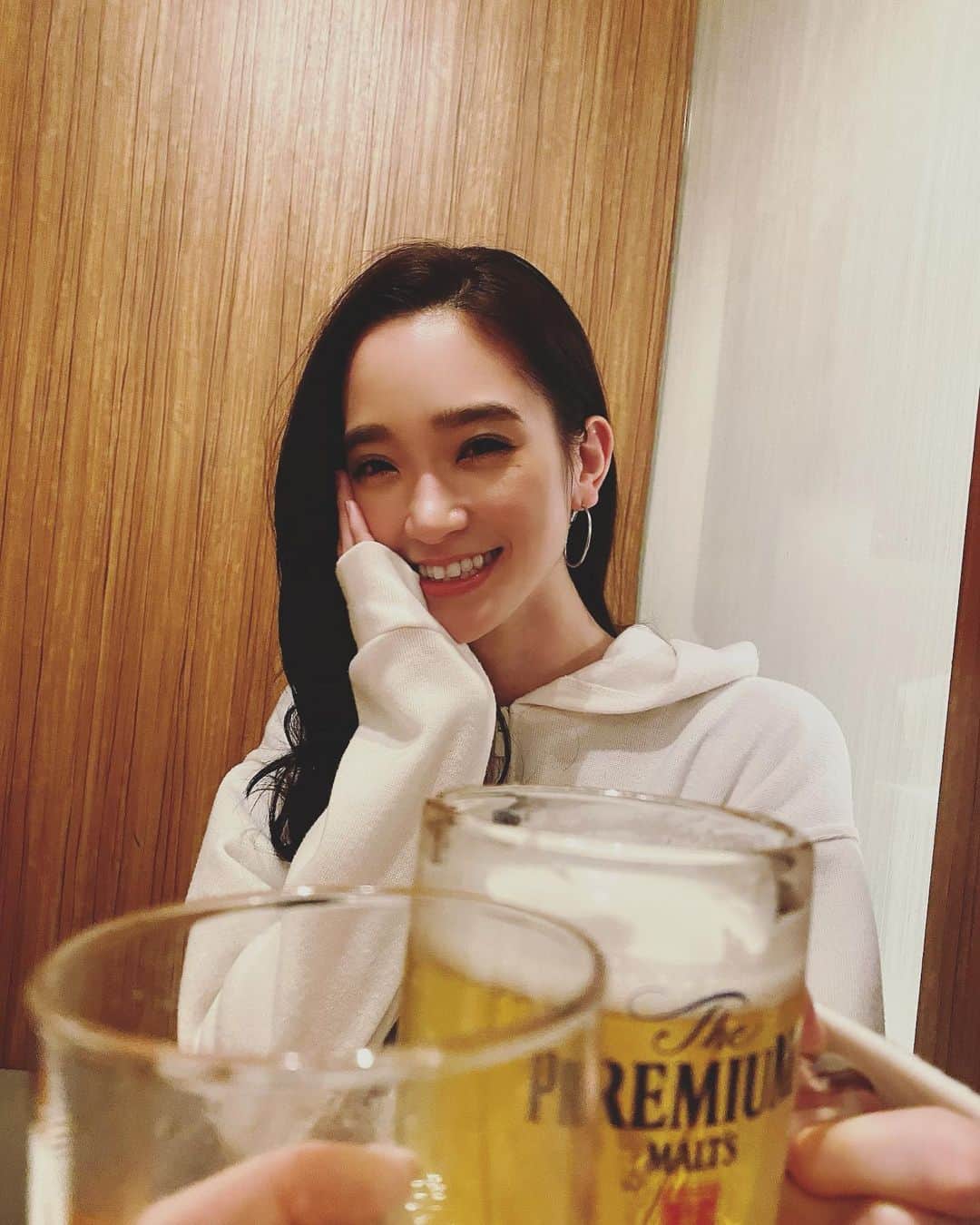 太田麻美さんのインスタグラム写真 - (太田麻美Instagram)「かんぱい♡  #乾杯 #ビール #今日も1日お疲れ様でした」12月11日 20時30分 - asami0523