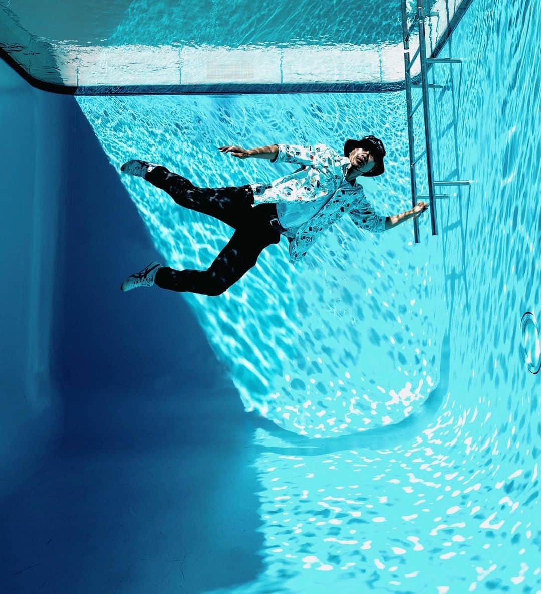 halnoのインスタグラム：「There is no gravity.」