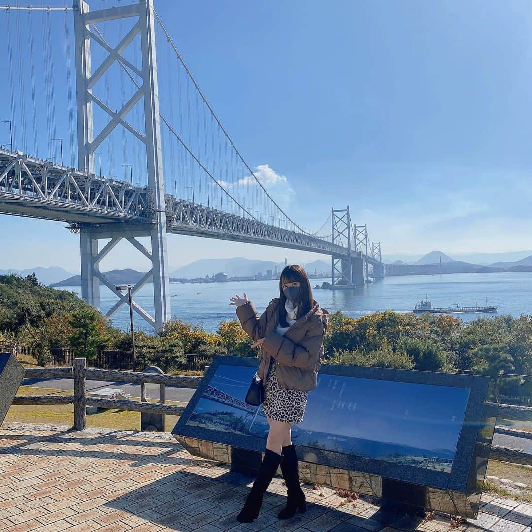 REINAさんのインスタグラム写真 - (REINAInstagram)「#瀬戸大橋 🌉☀️﻿ ﻿ 渡ったあと記念に📸♡﻿ すごく綺麗な眺めでした(^^)﻿ ﻿ 夜に見るのもまた﻿ 綺麗なんだろうなあと💭✨﻿ ﻿ ﻿ ﻿ この日のコーデは、今年の秋Getした﻿ お気に入りのスカート😉🖤🤎﻿ ﻿  ﻿ ﻿ #オリックス #BsGirls #Bs2020 ﻿ #buffaloes #ORIX #プロ野球 #NPB ﻿ #baseball #野球 #野球好き #オリ姫 ﻿ #オリックスバファローズ ﻿ #みんなでバファローズ ﻿ #香川県 #fashion #スカート﻿ #reina_bsgirls #reina_360 #SMILE ﻿ #instalike #followme」12月11日 19時08分 - reina_bsgirls_360