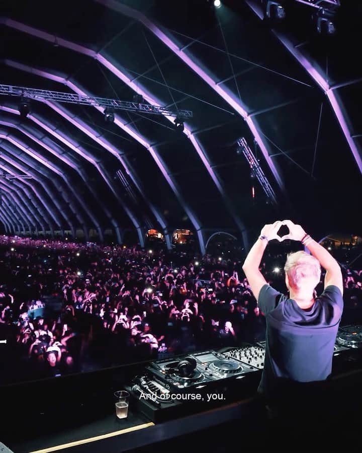 Armin Van Buurenのインスタグラム：「During these difficult times, it makes me proud to see the @asotlive community remain strong. Therefore it brings me joy that although it was a chaotic year, I can proudly present the new 'A State Of Trance Year Mix 2020'! Link in bio. 🙏」