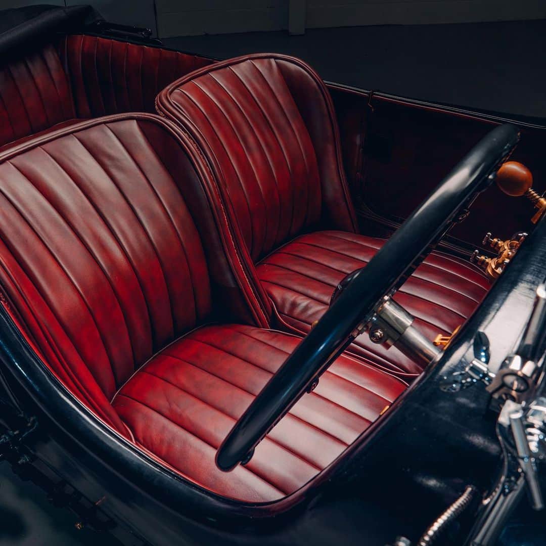 HYPEBEASTさんのインスタグラム写真 - (HYPEBEASTInstagram)「@hypebeastcarclub: @bentleymotors has finished the first Blower Continuation Series model. Dubbed “Car Zero,” the car is the first new Blower to be built in 90 years and features over 2,000 individually designed and hand-crafted parts. This edition is a contemporary but like-for-like rebuild of the ’20s classic and will serve as a prototype for the 12 upcoming customer cars that are to be sold through Bentley’s Continuation Series. Find out more behind its design via the link in bio.⁠⠀ Photo: Bentley」12月11日 19時17分 - hypebeast