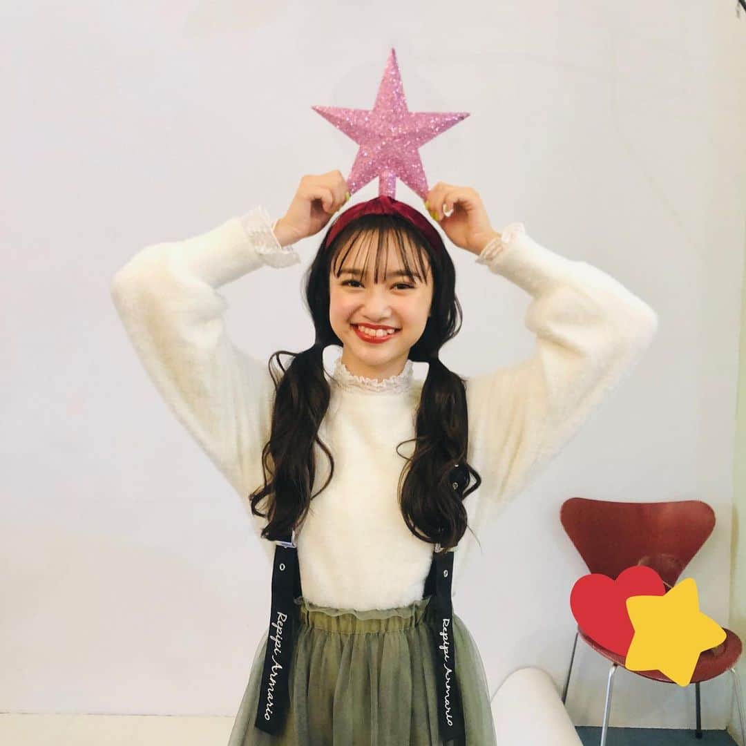 ニコ☆プチのインスタグラム：「🎅⭐️ クリスマスツリーならぬ レイラツリー‼︎🎄🎀笑 . . クリスマスプレゼントもう決めた？？🎁 . . #犬飼恋彩」