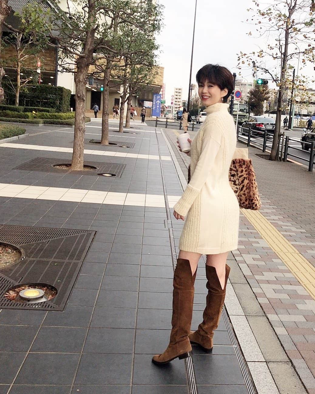 いかりさとみのインスタグラム：「金曜日が好き。仕事が終わったあとなんて開放感でちょっと寄り道したくなります♪ #よい週末を」