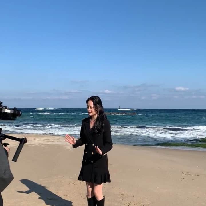 のインスタグラム：「こんにちは、皆さん！スプスプです！ 今回は、今年日本でも大ヒット韓国ドラマ 「愛の不時着」「サイコだけど大丈夫」「梨泰院クラス」 この三つのロケ地を巡ってみました！  コムンヨンとセリそしてチョイソ風ものまねメイクをして巡ってみましたが、主人公になって皆さんにご紹介します！ さっきスプスプちゃんねるにアップされたので是非見てください🙏❤️」