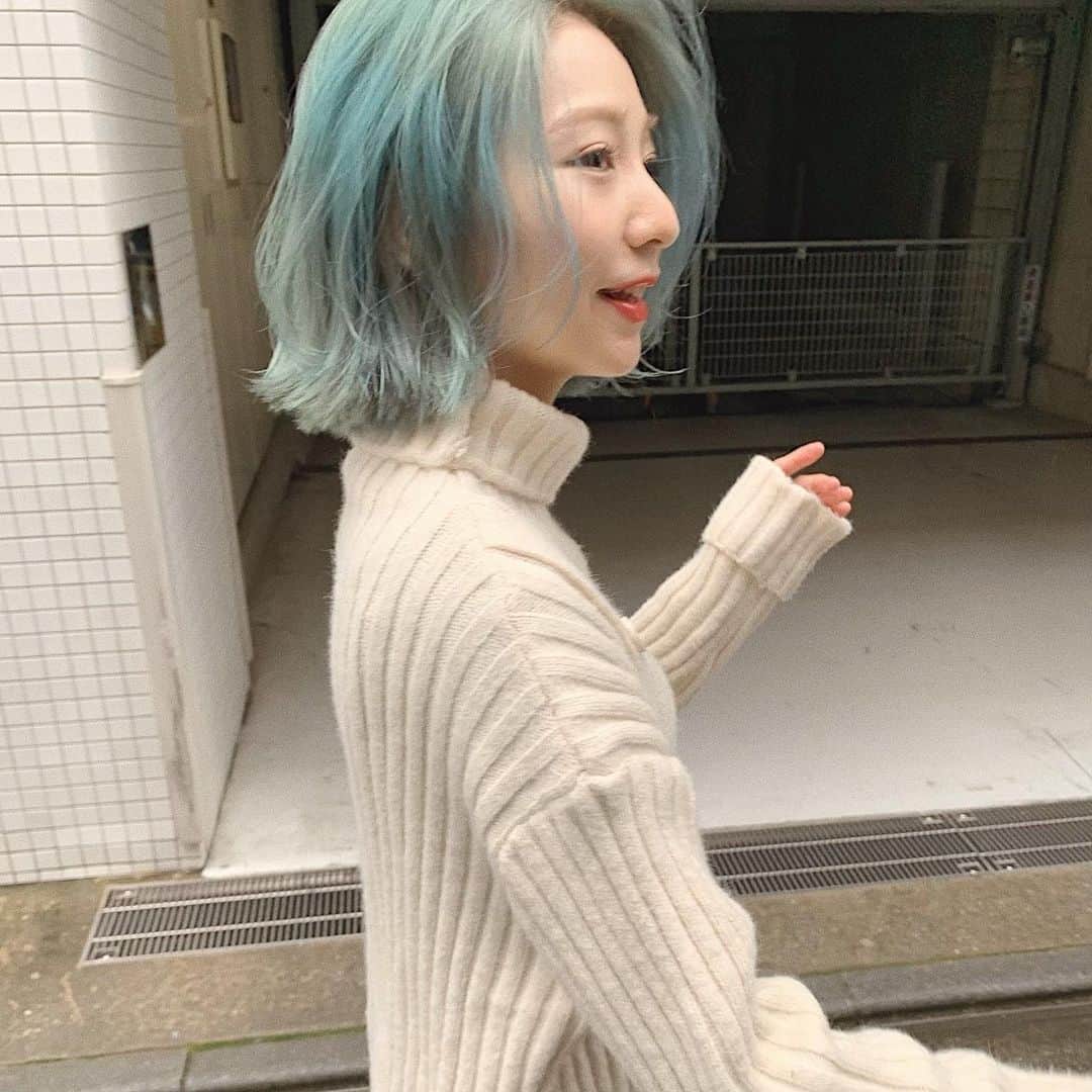松尾 瞳のインスタグラム：「寒くなったねえ本当に、、 おかげで風邪をひきました😇🍃 (しんどくないけど喉めっちゃ痛い)」