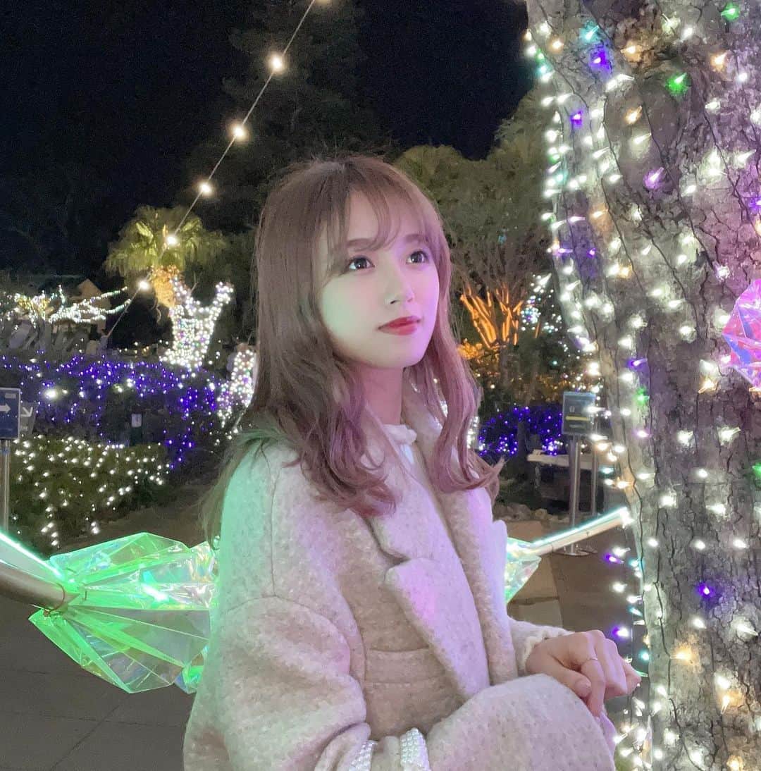 のインスタグラム：「イルミネーションの時期だね✨ . 昔からイルミネーション見ると心が落ち着くんだ。」
