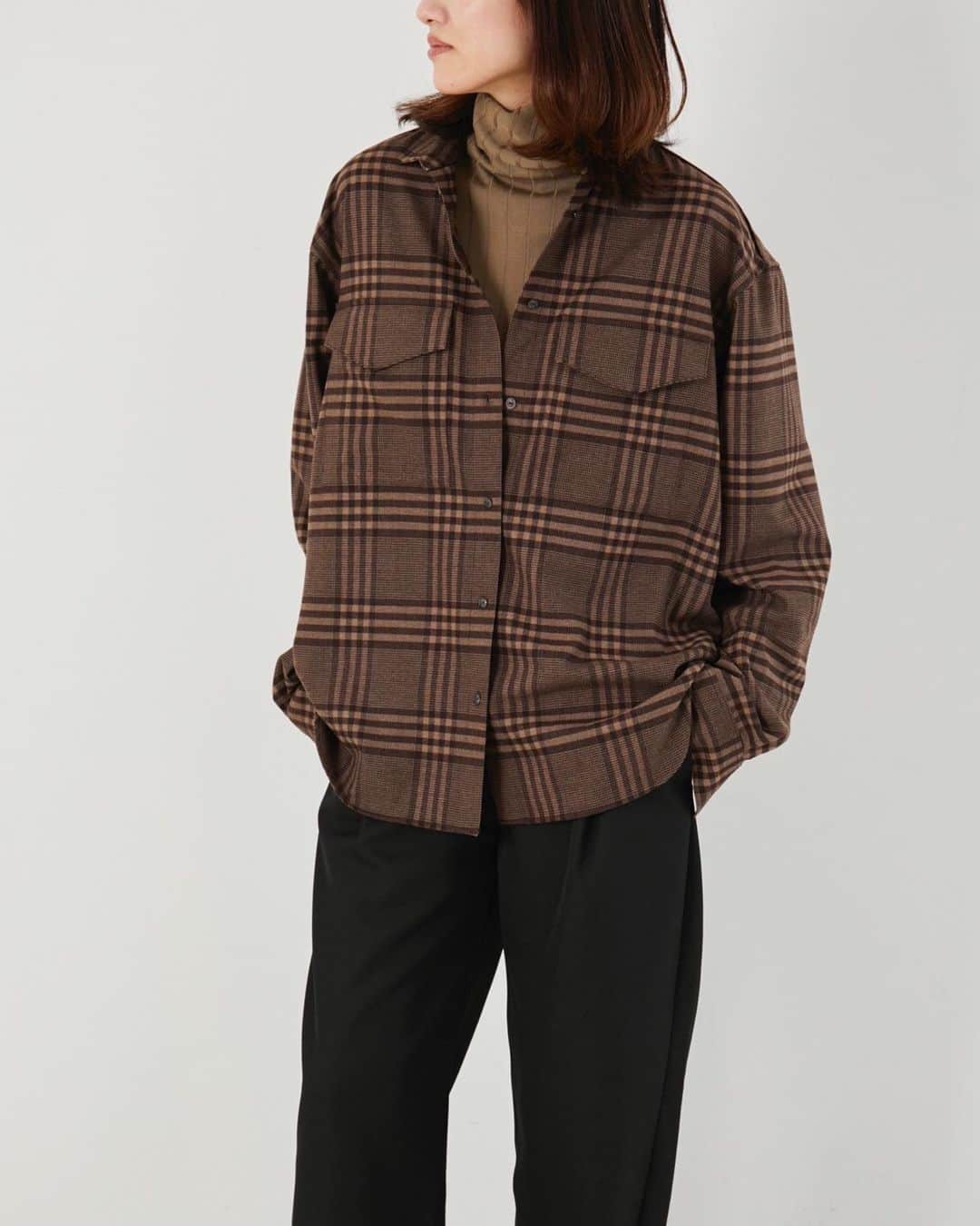 のインスタグラム：「・ ・ HAUNT RIB LONG TURTLE PO @haunt_daikanyama   toteme NOVELLA LUMIO @toteme  .﻿ .﻿ .﻿ #haunt#hauntdaikanyama﻿ #2021fw#newarrival﻿ #turtleneck  #toteme #shirt #pants #ハウント#ハウント代官山﻿ #新作#ファッション﻿ #ニット #タートルネック #トーテム #シャツ  #チェック #ドロップショルダー  #パンツ #タックパンツ」