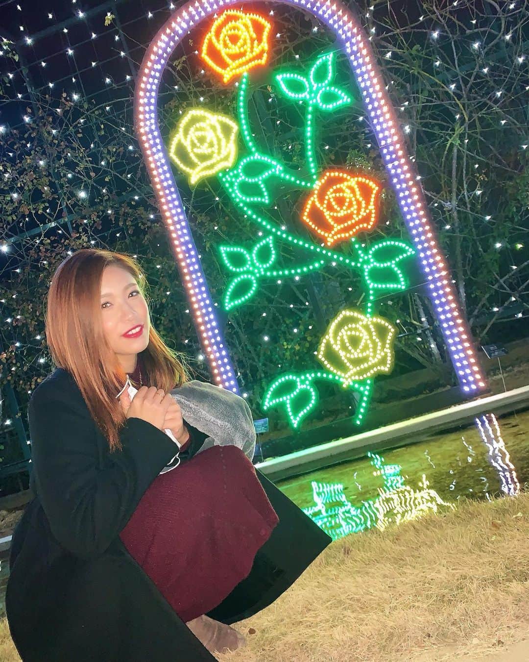 のインスタグラム：「昨日もありがとうございました🥰 . 今夜は #華金 🤍 週の終わりにぜひ遊びきてねっ！ . . 最近お店で写真撮り忘れちゃう。笑 . . #バーレスクヤバイ#バーレスク東京 #パリオン #ショーガール #ショークラブ #ダンサー #バーレスク #モデル #ギャル #かきあげ女子 #私服 #冬服コーデ #インスタ映え #ナチュラルメイク #セナ旅記録  #あしかがフラワーパーク  #あしかがフラワーパークイルミネーション  #クリスマ #イルミネーション #栃木 #burlesquetokyo #burlesque #dancer #showgirl #instagood #private #selfie #christmas #illumination」
