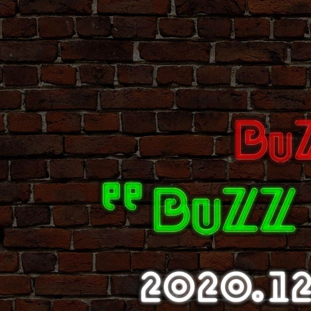 BuZZ【公式】のインスタグラム：「BuZZ ONLINE LIVE "BuZZ LA NIGHT SHOW"﻿ 2020.12.23(水)20:00 START﻿ ﻿ ローチケLIVE STREAMINGにて視聴チケット販売中﻿ ☞ホームの🔗から﻿ ﻿ ・BonusTrack付チケット：3,500円（税込）﻿ ┗本編後そのまま観ることができるここだけのMCとBonusTrack付き﻿ ・一般チケット3,000円（税込）﻿ ﻿ 視聴チケット販売URL：https://l-tike.com/buzz1223﻿ 視聴チケット販売期間：12.7(月)12:00～12.26(土)22:00まで﻿ ﻿ アーカイブ期間：12.23(水)終演後～12.26(土)23:59﻿ ﻿ 《フルバンドによる完全生音LIVE！》﻿ クリスマスメドレーなどこの季節ならではのセクションも織り交ぜつつ﻿ この日だけのLIVEアレンジで、BuZZらしさが溢れる新たなエンターテイメントをお届けします。﻿ 2020年を締めくくるプレミアムなBuZZ ONLINE LIVEに是非ご期待ください！﻿ ﻿ #BuZZLANIGHTSHOW #バズラナイトショー #3u22 #BuZZ」