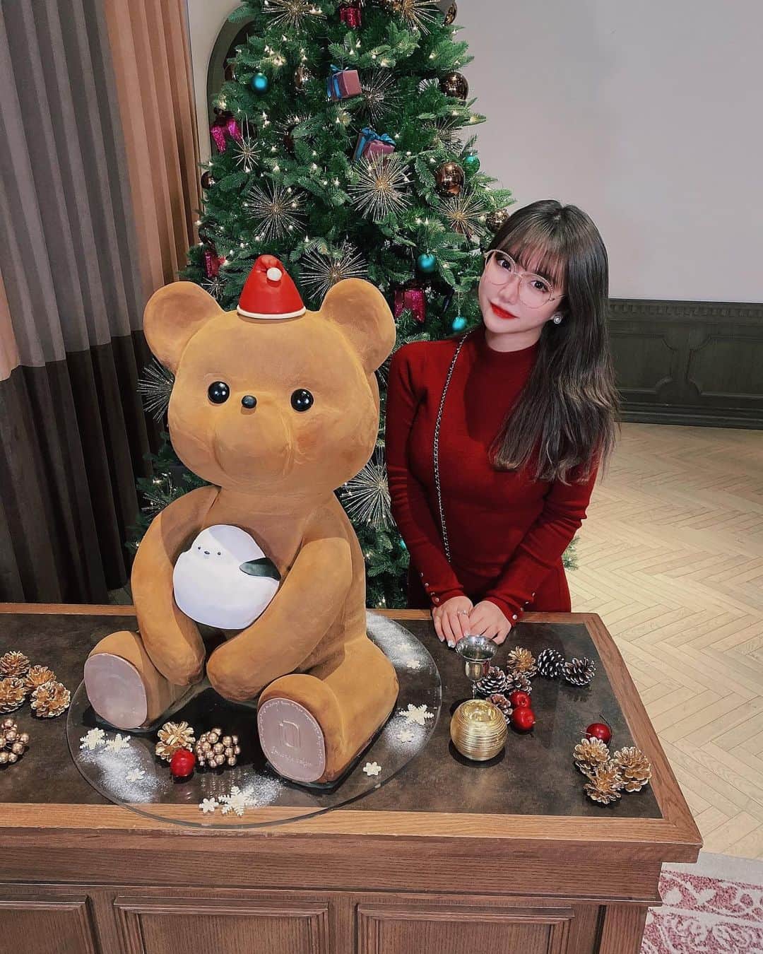 RIKAのインスタグラム：「ルワンジュのChristmas Collectionへ🎅🏻🧸❤️ 今年も可愛かったな🎂🤤誕生日ってこともあって毎年密かにクリスマスverを楽しみにしている🤫💗 ひなプリンセスありがとう👸🏻🤎」
