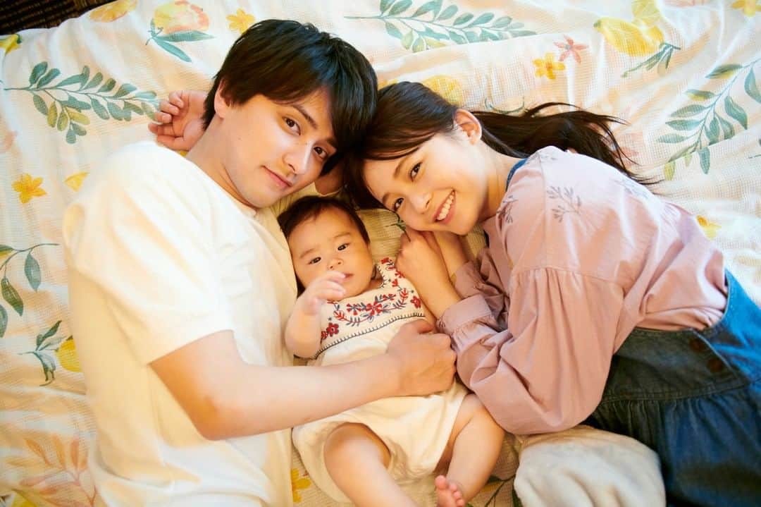 のインスタグラム：「#マリーミー ドラマ「マリーミー！」を応援して下さり、ありがとうございました✨ みなさん、末永くお幸せに💕  #新婚生活 #ほわキュン #夫婦 #結婚 #結婚生活 #新婚 #結婚写真 #marryme #りんくま #猫 #cat #猫好き #猫との暮らし #猫と暮らす #猫がいる生活 #猫のいる生活 #猫のいる幸せ #黒猫 #久間田琳加 @rinka_kumada0223 #瀬戸利樹 @toshiki_seto_official #ドラマ #LINEマンガ  ドラマ「マリーミー！」 　　・DVD化決定📀 　　・TVer・GYAO!で見逃し配信中📱 詳しくはプロフィールから番組HPをチェック❗️」