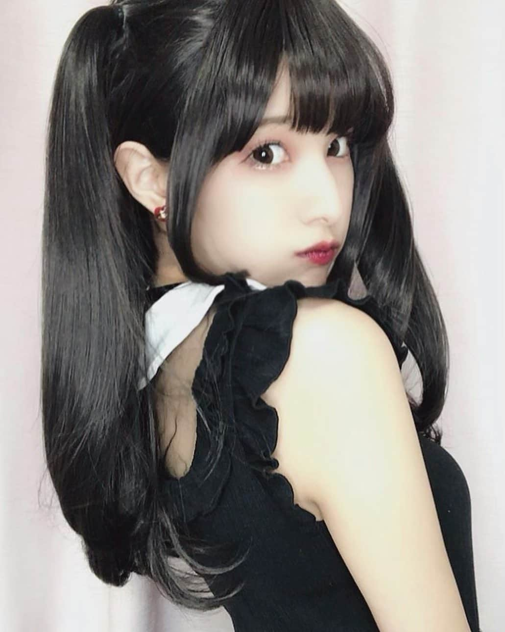 彩川ひなのさんのインスタグラム写真 - (彩川ひなのInstagram)「はわーーー*'ω'*  ずぅっとずっと！！！ ハロウィンのときにやった#地雷系女子  インスタにのせよーーって思ってたなの…*'ω'*！  よーやくのせれた*'ω'*♡てへ♡  °+❤︎彩川ひなの　2021年カレンダー❤︎+° げっとしてくれたー？♡”  来年ゎ☆2種類☆あるのっ♡わぁい！ どっちもげっとしないとだーめっ♡*°  ＊発売記念イベント＊ 12/19(土)17:30〜18:30 ↓予約&カレンダー購入ゎこちらから！ t.livepocket.jp/e/1gmty  #即席コスプレ  #ハッピーハロウィン  #ハロウィン2020  #ハロウィンコスプレ #地味ハロウィン  #地味ハロウィン2020  #地雷メイク #コスプレ  #地雷女 #ぴえん #地雷系 #ぴえん系 #ぴえん系女子  #コスプレ女子 #ハロウィン仮装 #仮装 #helloween #helloweenmakeup #helloweenparty #ハロウィンパーティー  #japanesegirl #自拍 #模特 #粉我  #cosplay」12月11日 20時00分 - hinano_ayakawa