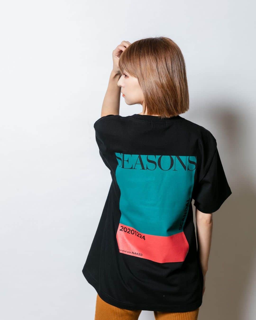 SCANDALさんのインスタグラム写真 - (SCANDALInstagram)「SCANDAL『SEASONS』collaborated with NAKED GOODS  SEASONS T-shirt(BLACK)  SIZE:S/M/L/XL ※写真はMサイズ着用 ¥3,000(+TAX)  photo by @k_amirin_photo  #scandal #scandal_seasons」12月11日 20時00分 - scandal_band_official