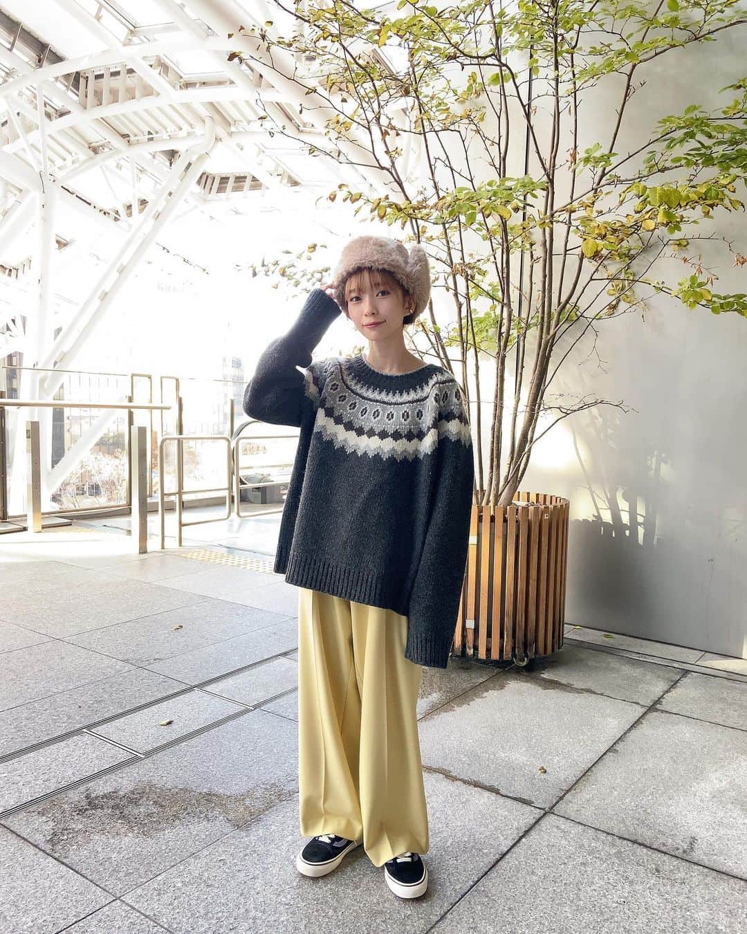 塩川裕美のインスタグラム：「. . このトップスと帽子可愛すぎん？？？🐻❤︎ . . ちょこちょこコーデあげてるからプロフのURLからのぞいてみて、、☁️☁️」