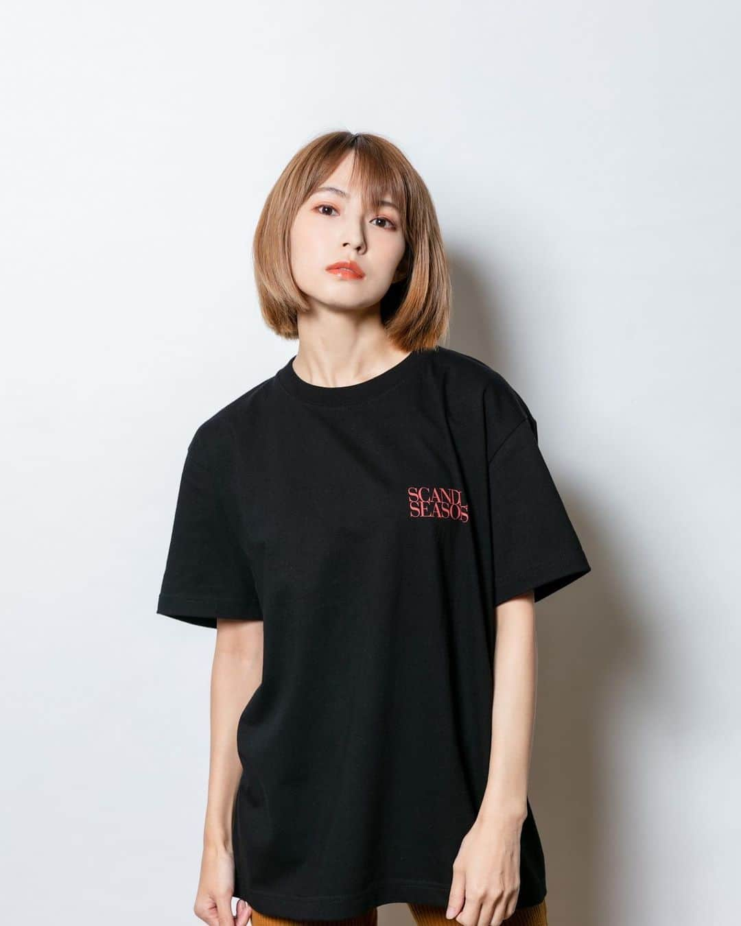 SCANDALさんのインスタグラム写真 - (SCANDALInstagram)「SCANDAL『SEASONS』collaborated with NAKED GOODS  SEASONS T-shirt(BLACK)  SIZE:S/M/L/XL ※写真はMサイズ着用 ¥3,000(+TAX)  photo by @k_amirin_photo  #scandal #scandal_seasons」12月11日 20時02分 - scandal_band_official