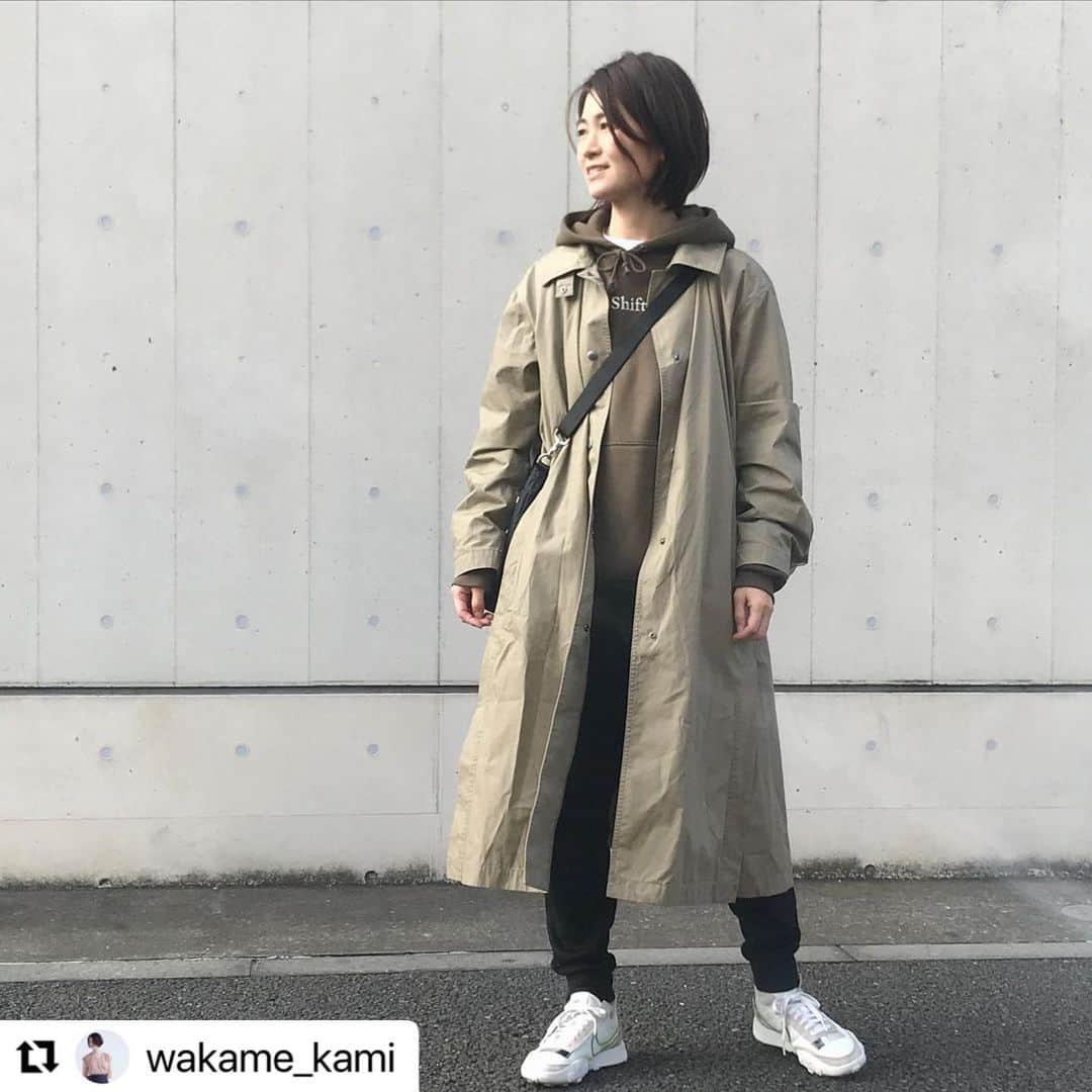 リタジーンズトーキョーさんのインスタグラム写真 - (リタジーンズトーキョーInstagram)「Hoodie（&Shift）/ KHAKI style✨ #Repost @wakame_kami with @make_repost ・・・ . 休日はゆるゆるっと楽ちんなスウェット率高め。 今年も #ボアスウェットパンツ の時期がやってきた⛄️ コラボのスウェットパーカーもあたたかいし、裏起毛なのに軽くて着心地最高✨ 中は半袖T着てます😋 . #wakameswardrobe #カジュアルコーデ #ママコーデ #休日コーデ #上下スウェット #冬はなるべくインナーなどの重ね着をせず1枚で着心地よくあたたかいアイテム選びが重要  . コート…#uniqlou フーディー…#ritajeanstokyo  ボアスウェットパンツ…#uniqlo バッグ…#greish 靴…#nike」12月11日 20時02分 - rita_jeans_tokyo