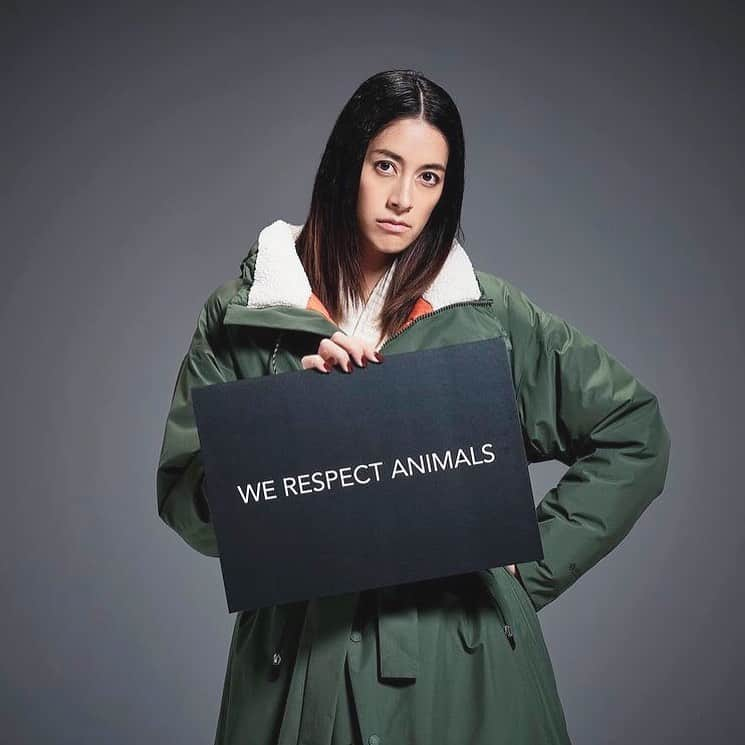 森泉さんのインスタグラム写真 - (森泉Instagram)「#WeRespectAnimals #SaveTheEarth 動物由来の素材を使わず、ペットボトルを原料にした #Plumtech を使用した動物と地球に優しいサステナブルなアウターウェアブランド #セーブザダック のキャンペーン #StandUpAndQuack に #ChangeMaker の1人として参加♪ ちょっとずつでも地球と動物に優しいライフスタイルに変えてみようっ❣️ 東京、大阪、名古屋でもポップアップストア開催中⭐︎」12月11日 20時03分 - izumi.mori