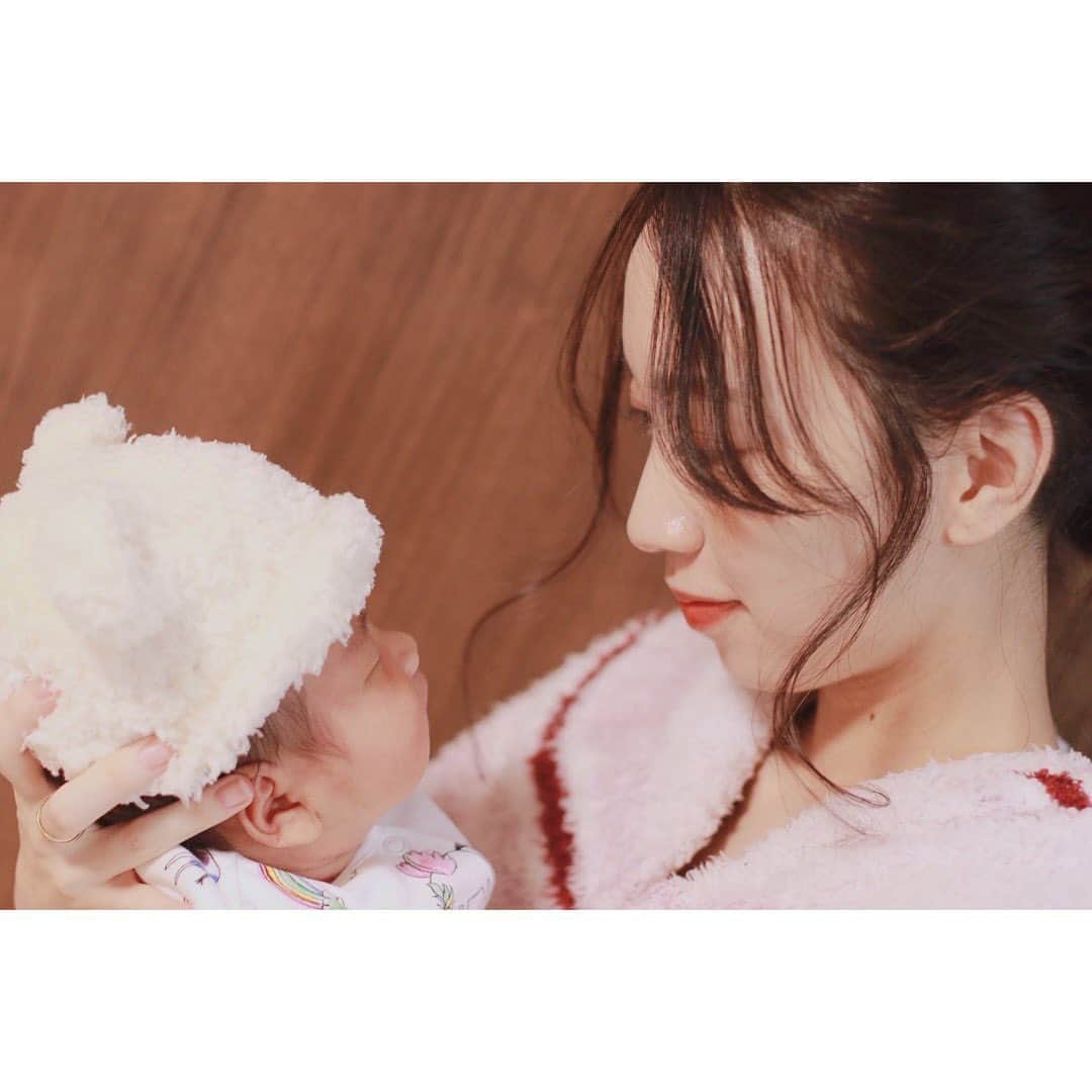 渡辺亜紗美さんのインスタグラム写真 - (渡辺亜紗美Instagram)「﻿ ………💓﻿ ﻿ ﻿ ﻿ #新生児　？﻿ #赤ちゃんのいる生活﻿ #baby﻿ #babygirl﻿ #パパカメラ﻿ ﻿ ﻿」12月11日 20時17分 - asami_w_927