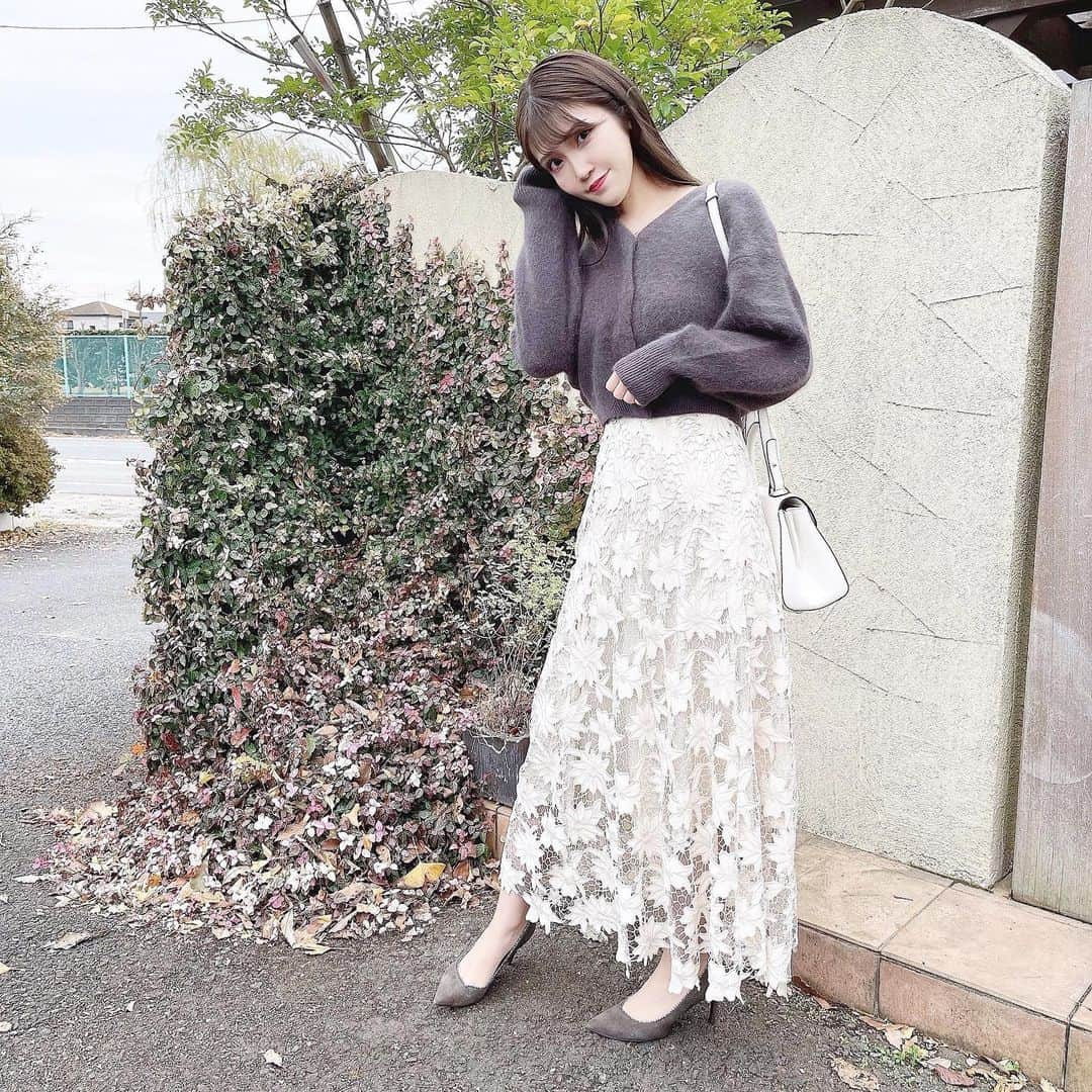 五十嵐茉優さんのインスタグラム写真 - (五十嵐茉優Instagram)「ㅤ #まうしふく 🧸🤎 ㅤ knit  #snidei  skirt  #noela  pumps  #diana  bag  #delvaux  ㅤ 今季のスナイデルのこのニット 一目惚れで買ったやつ♡ グリーンみのあるブリティッシュブラウンで 大好きすぎる色だった☺️！ ㅤ ㅤ #ブラウンコーデ #ワントーンコーデ #スナイデル #ノエラ #ダイアナ #デルボー #冬コーデ #冬服 #コーディネート #きょコ #いつコ #女子大生 #シースルーバング #お洒落さんと繋がりたい #おしゃれさんと繋がりたい #デートコーデ」12月11日 20時19分 - mau08us