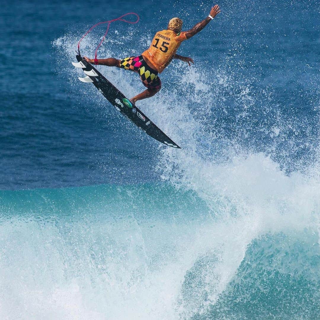 ビラボンのインスタグラム：「ワールドチャンピオンシップツアー @wsl  活躍するBILLABONGライダー達！ #BillabongPipeMasters」