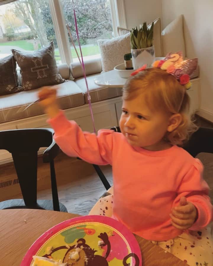 ライアン・シークレストのインスタグラム：「Happy 2nd birthday to my niece! As you can see, Flora’s favorite present this year was the cake.  (📸: @mmseacrest)」