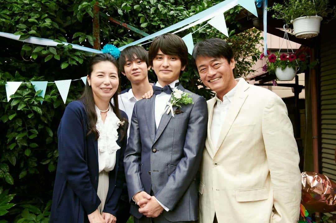 のインスタグラム：「#結婚式 秋保家集合💕 登場人物が本当にみんなステキな人しかない物語…✨  #ほわキュン #新婚生活 #夫婦 #結婚 #結婚生活 #新婚 #結婚写真 #marryme #りんくま #神保悟志 #高橋ひとみ @hitomi_momoe #水沢林太郎 @rintaro_mizusawa_official #久間田琳加 @rinka_kumada0223 #瀬戸利樹 #ドラマ #マリーミー #LINEマンガ  ドラマ「マリーミー！」 　　・DVD化決定📀 　　・TVer・GYAO!で見逃し配信中📱 詳しくはプロフィールから番組HPをチェック❗️」