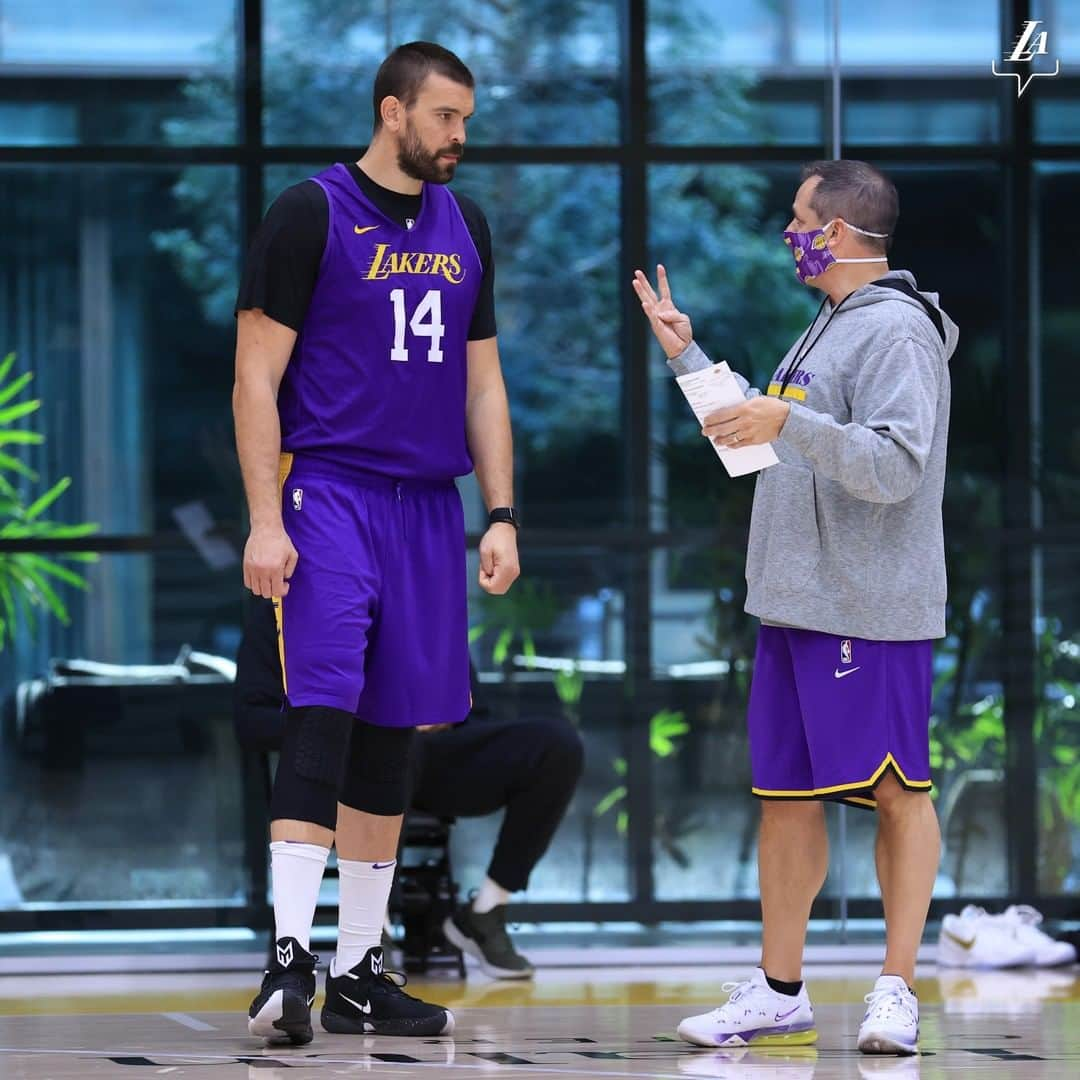 Los Angeles Lakersさんのインスタグラム写真 - (Los Angeles LakersInstagram)「One sleep till preseason.」12月11日 12時03分 - lakers