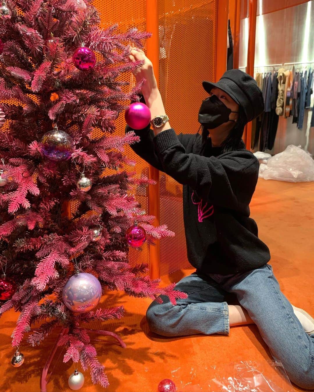 アイリーン・キムさんのインスタグラム写真 - (アイリーン・キムInstagram)「We are having a cute lil’ knitwear pop-up just in time for the holidays at @xyts_cheongdam in Seoul🎄✨  크리스마스를위해 오늘 부터 @xyts_cheongdam 에서 귀여운 니트 팝업이 시작했습니다! 안전하고 기분좋은 쇼핑됐으면 좋겠어요🦄 #ireneisgoodlabel #xyts」12月11日 12時16分 - ireneisgood