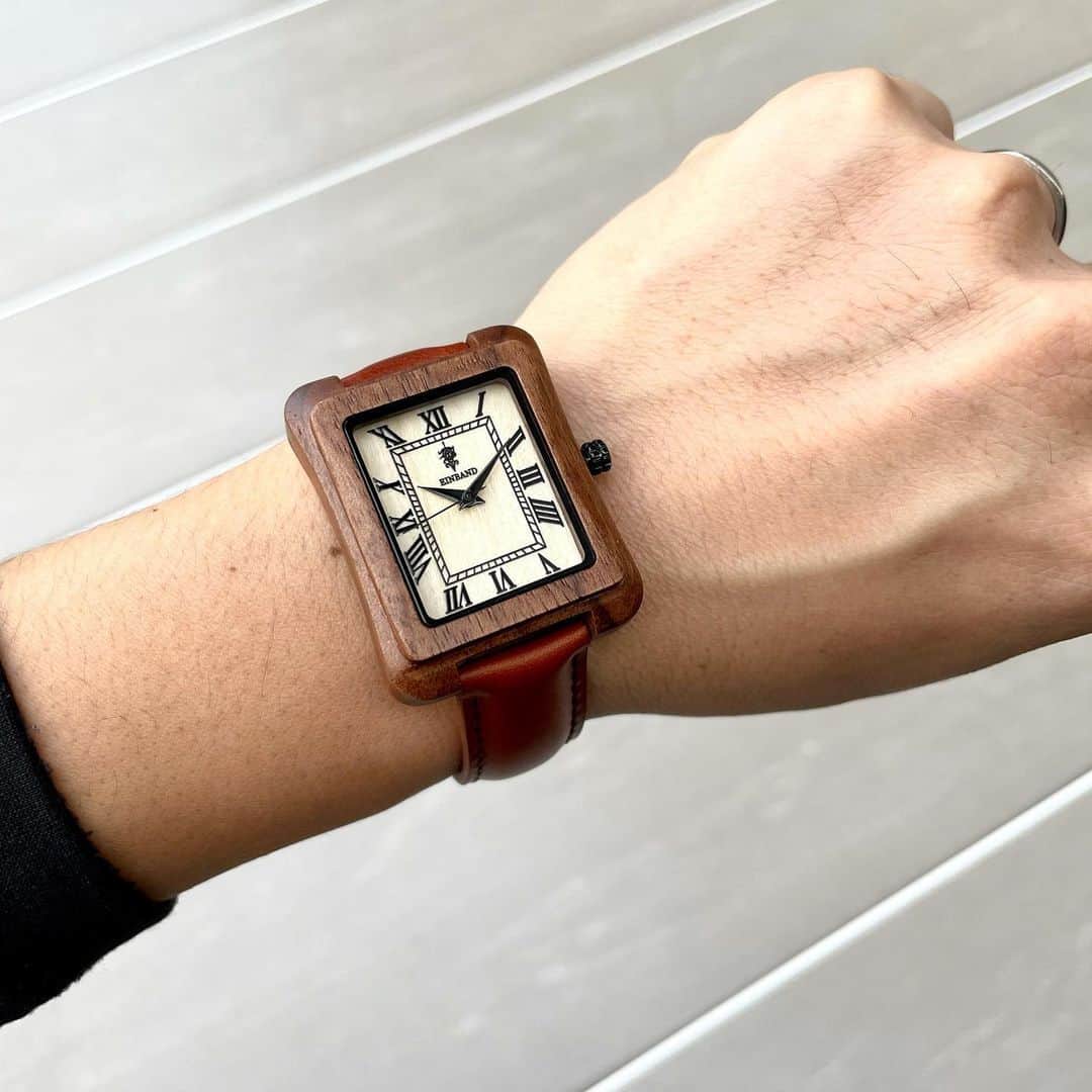 EINBAND -アインバンド-さんのインスタグラム写真 - (EINBAND -アインバンド-Instagram)「久しぶりに四角の木製腕時計を作ってみました！ 四角のウッドウォッチは好きですかー？  個人的にはレトロ感も出ているのでかなりお気に入りです✨ ちなみに木製ベルトとレザーベルト選べるタイプにする予定です⌚️  #EINBAND #スクエア #新作」12月11日 12時25分 - einband_woodwatch