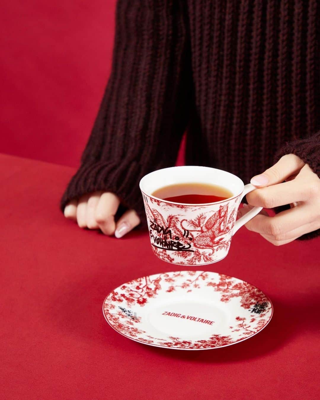 I.T IS INSPIRATIONさんのインスタグラム写真 - (I.T IS INSPIRATIONInstagram)「[14 days to Christmas] Get your holiday shopping done at @zadigetvoltaire - Receive an exclusive tea cup set upon designated purchase at ZADIG & VOLTAIRE Hong Kong stores today. Rock your Christmas look with @werockithk - #ChristmasCountdown #ChristmasGiftIdea #zadigetvoltaire #zadigetvoltairehongkong #zv」12月11日 12時20分 - ithk