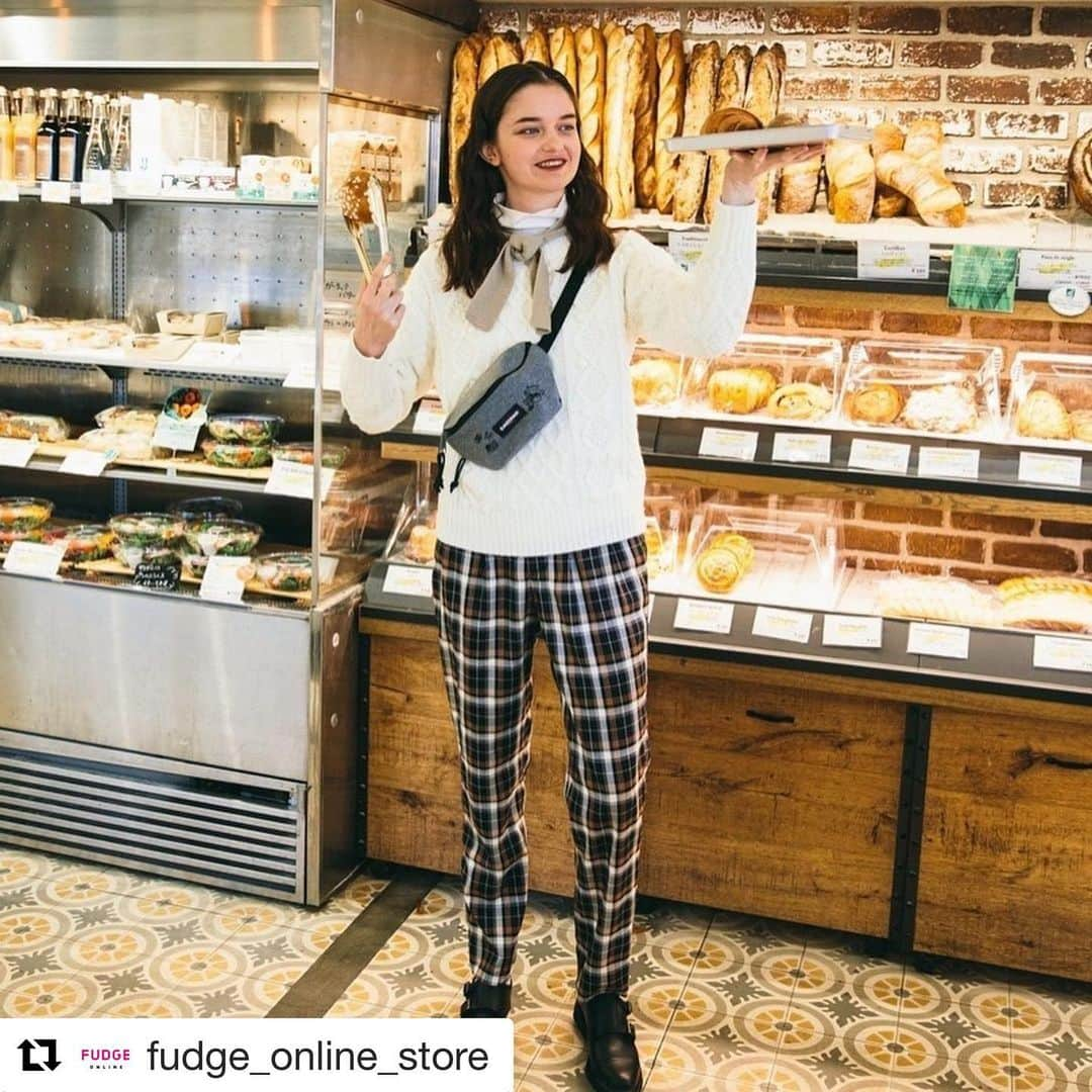 POUDOUDOUofficialさんのインスタグラム写真 - (POUDOUDOUofficialInstagram)「. @fudge_online_store にてお取り扱いいただいてます！  #Repost @fudge_online_store with @get_repost ・・・ .﻿ ◯collaboration◯﻿ ﻿ ひと手間加えた存在感のある「日常着」を提案する《POU DOU DOU》から、この冬着まわしたいタイ付きニットとチェックパンツが登場！ほんのりトラッドなカジュアルスタイルが完成した。﻿ ﻿ -〔FUDGE×POU DOU DOU〕﻿ 【コラボ】タイ付きアランニット﻿ ☞¥5,390﻿ ﻿ 【コラボ】ウエストフリルスラックスパンツ﻿ ☞¥6,490﻿ ﻿ ﻿ ご購入はお早めに﻿ 商品ボタンをクリック🛍👆🏽💕﻿ ﻿ ﻿ ______________________________*﻿ ﻿ ▶︎《@fudge_online_store》﻿ ﻿ ▶︎《FUDGE ONLINE》﻿ ⇨http://shop.fudge.jp﻿ ﻿ ______________________________*﻿ ﻿ #fudge #fudgeonline #fashion #ファッジ #ファッジオンライン #ファッション #コラボ #FUDGE限定 #別注アイテム #ブランド特集 #新商品 #新着アイテム #ニット #アランニット #パンツ #チェック #フリル #スラックス #コーディネート」12月11日 12時39分 - pdd1982pdd