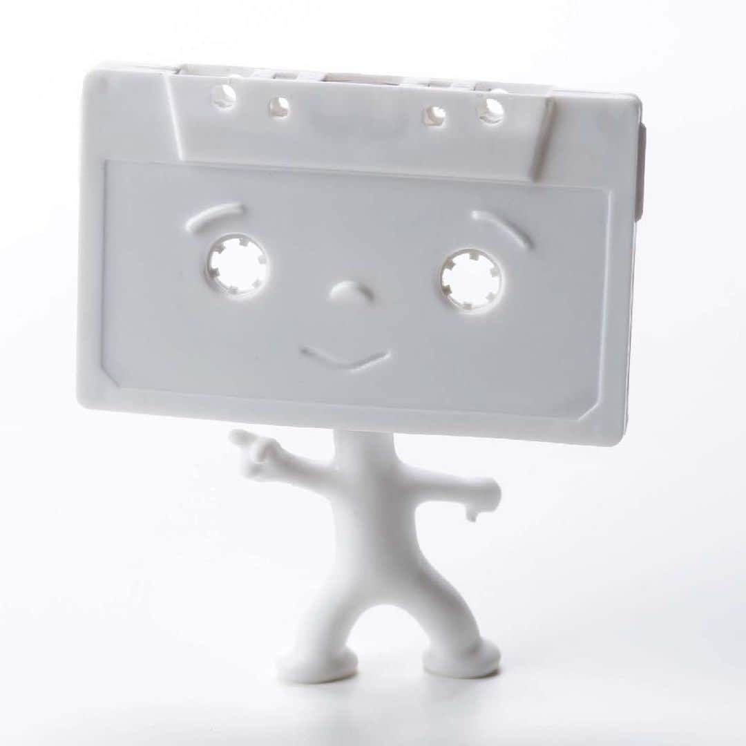 本秀康さんのインスタグラム写真 - (本秀康Instagram)「Cassette Boy (造型／ズビズバさん)  #カセット #カセットテープ #cassete #本秀康 #georgeharrison」12月11日 12時49分 - hideyasu_moto