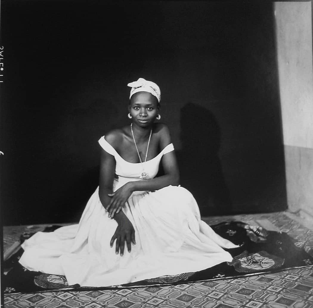 Meganさんのインスタグラム写真 - (MeganInstagram)「Malick Sidibé ❤️ . . . . #malicksidibe #portraitphotography #portrait #blackandwhitephotography」12月11日 12時50分 - zanzan_domus