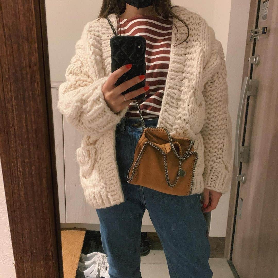 sayocoのインスタグラム：「カーディガンお気に入りすぎる🧶🤍 (鏡汚いのごめんなさい笑) #outfit#credna#ungrid#stellamccartney#searoomlynn」