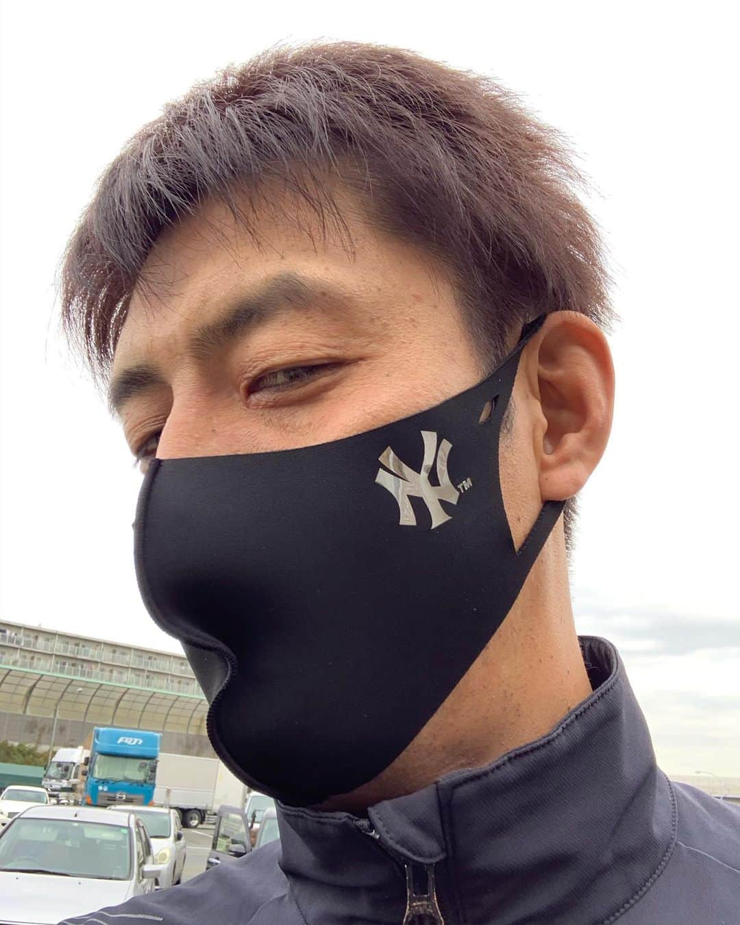 山本隆弘さんのインスタグラム写真 - (山本隆弘Instagram)「今日はこのマスクで大阪に向かってるよ🚗 #axfマスク  #ヤンキース」12月11日 12時54分 - yamamototakahiro5