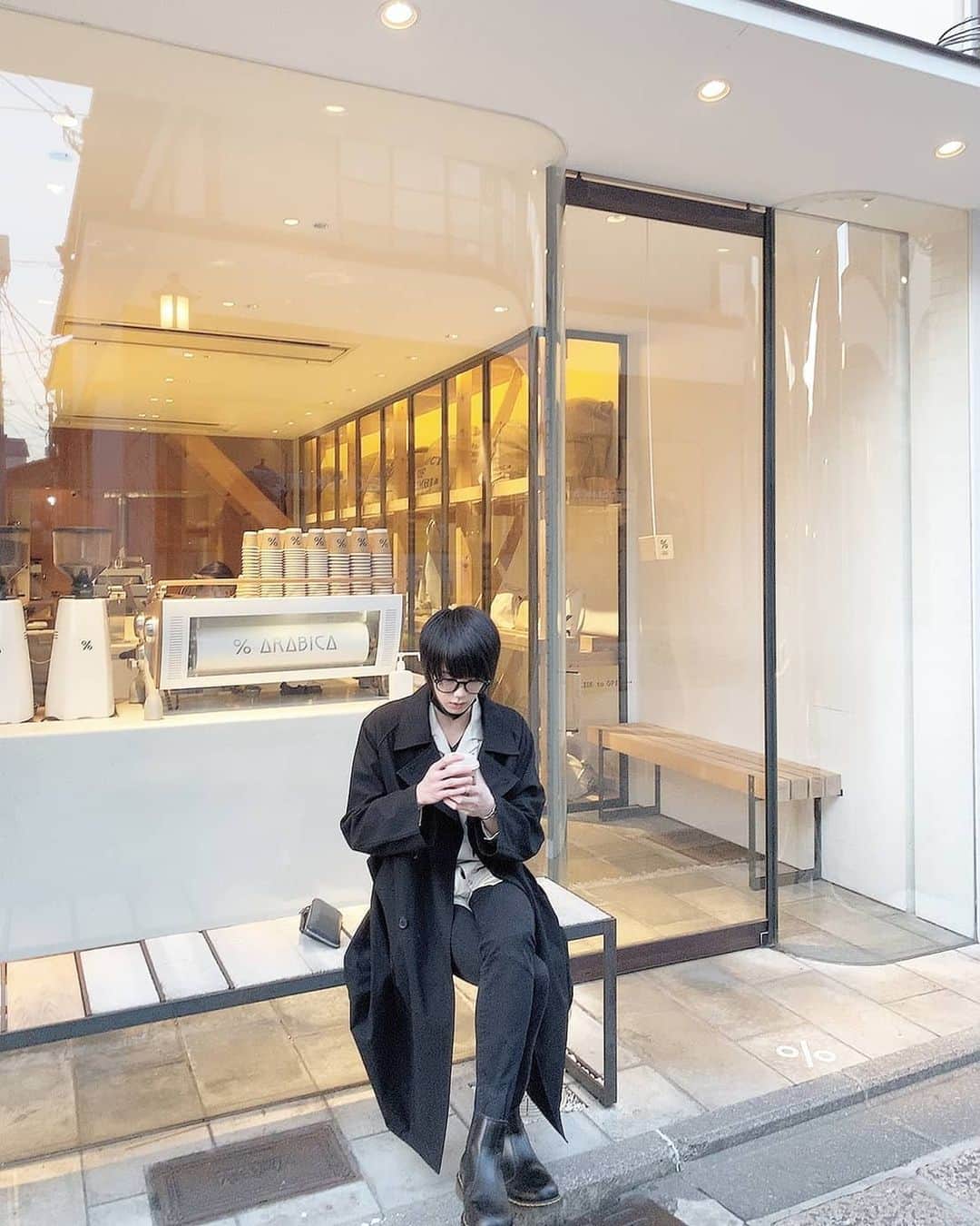 外山将平のインスタグラム：「少し前に行った カフェでひと休憩したときの1枚でっす！ 感染対策も気を引き締め､ 油断しないように過ごしましょう！😖  #photooftheday#camera#portrait#model#外山将平#役者#俳優#今日の外山#ootd#Nikon#肌#美肌#一重 #写真#撮影#カメラ#ポートレート#ファインダー越しの私の世界#カメラ好きな人と繋がりたい#筋トレ#作品撮り#黒髪#メガネ男子#冬#winter#fashion#followｍe#カフェ休憩#京都」