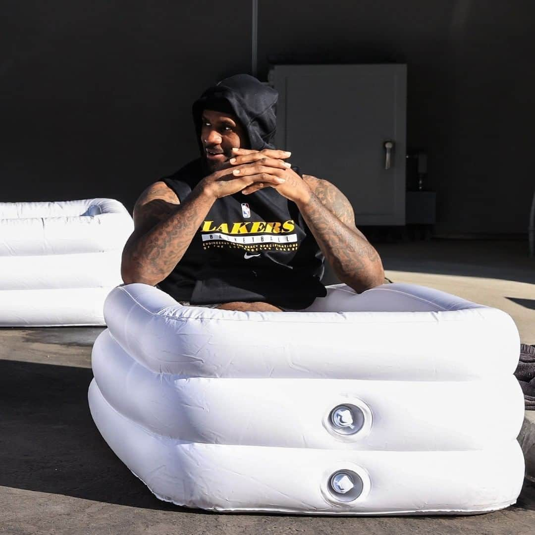 Los Angeles Lakersさんのインスタグラム写真 - (Los Angeles LakersInstagram)「Cooler than being cool 🥶🥶」12月11日 13時06分 - lakers